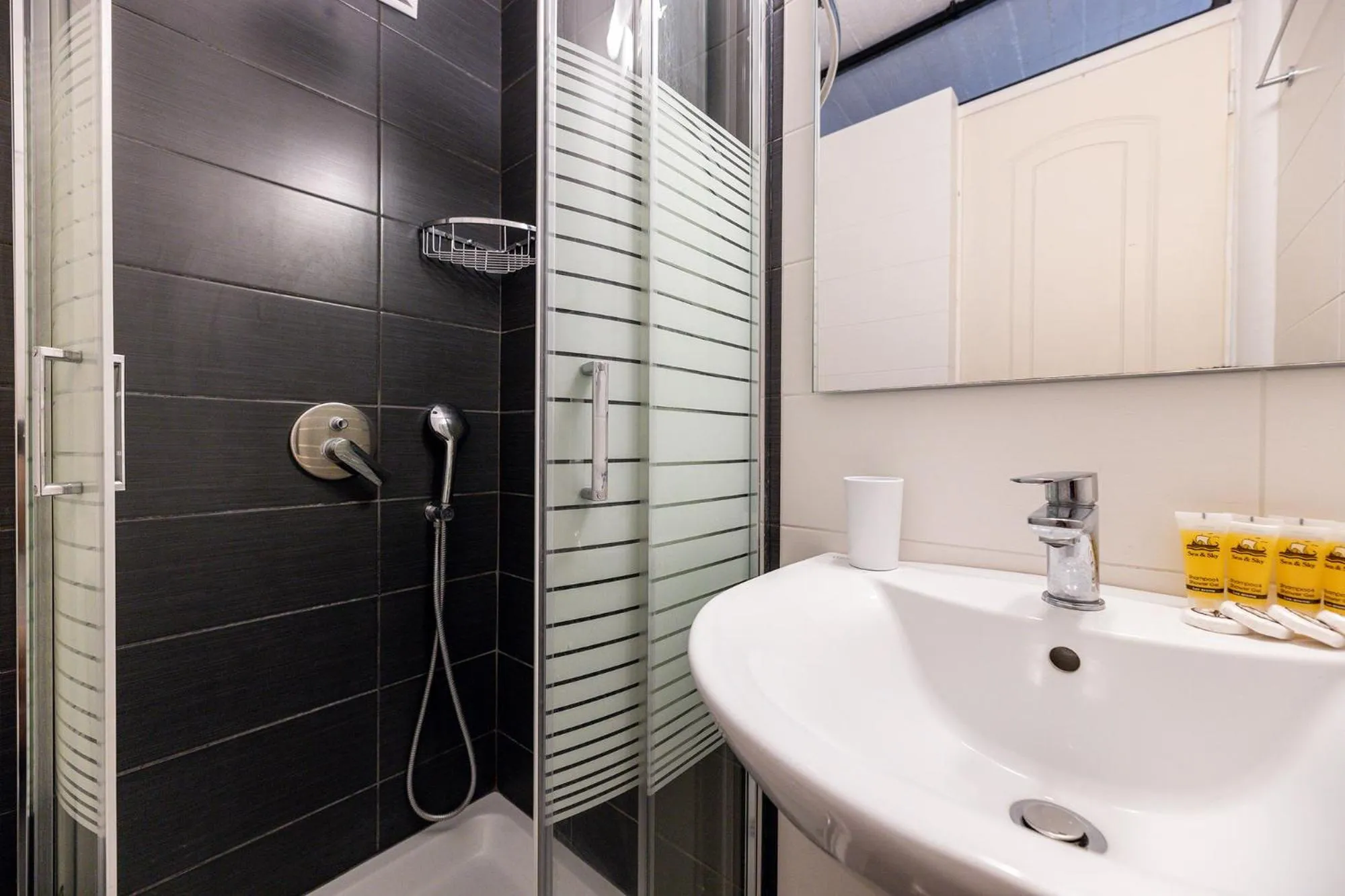 Shower in Hippocampus Hotel