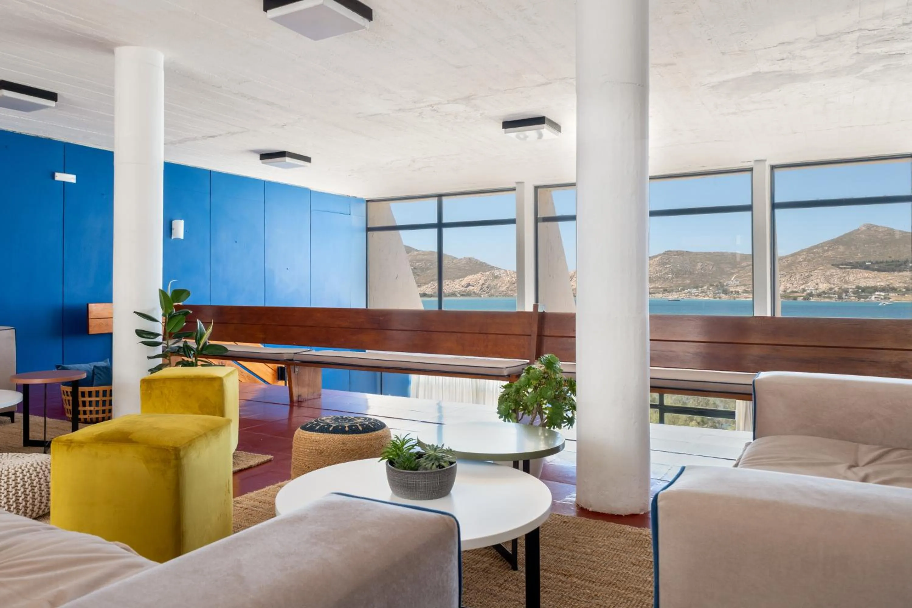 Communal lounge/ TV room in Hippocampus Hotel