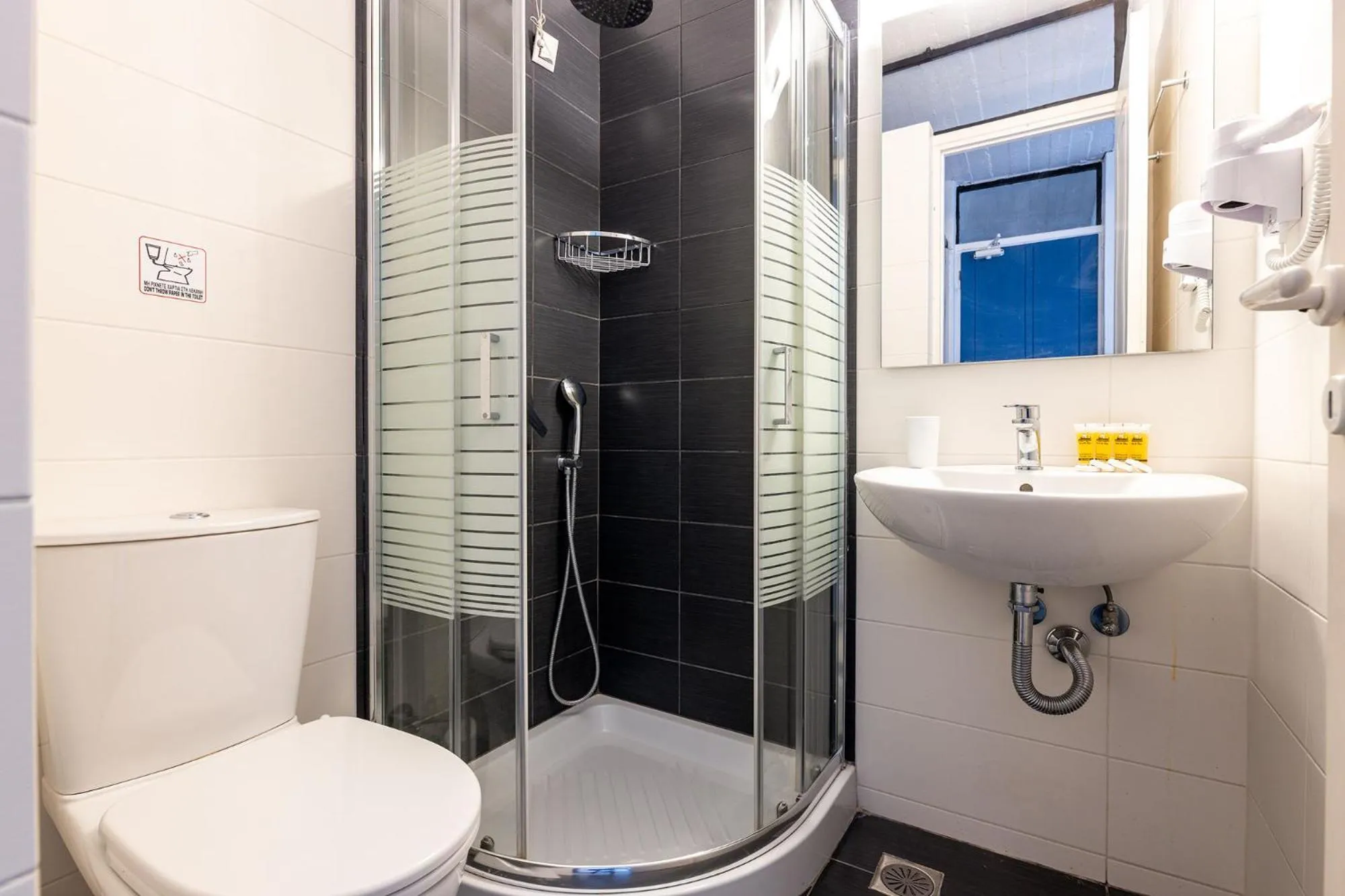 Shower in Hippocampus Hotel