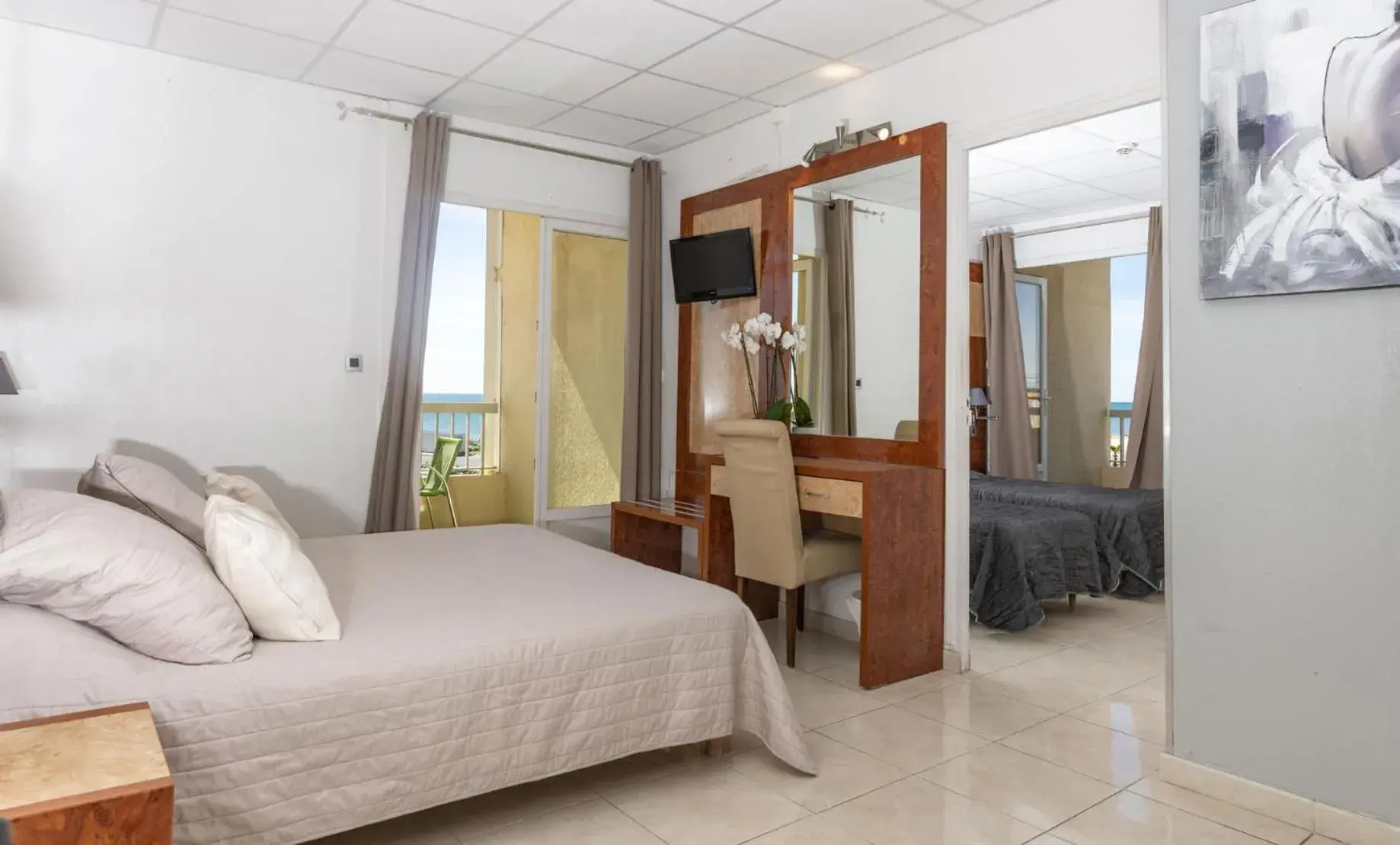 Family Suite with Sea View in Hotel Le Richmont Family Suite with Sea View in Hotel Le Richmont