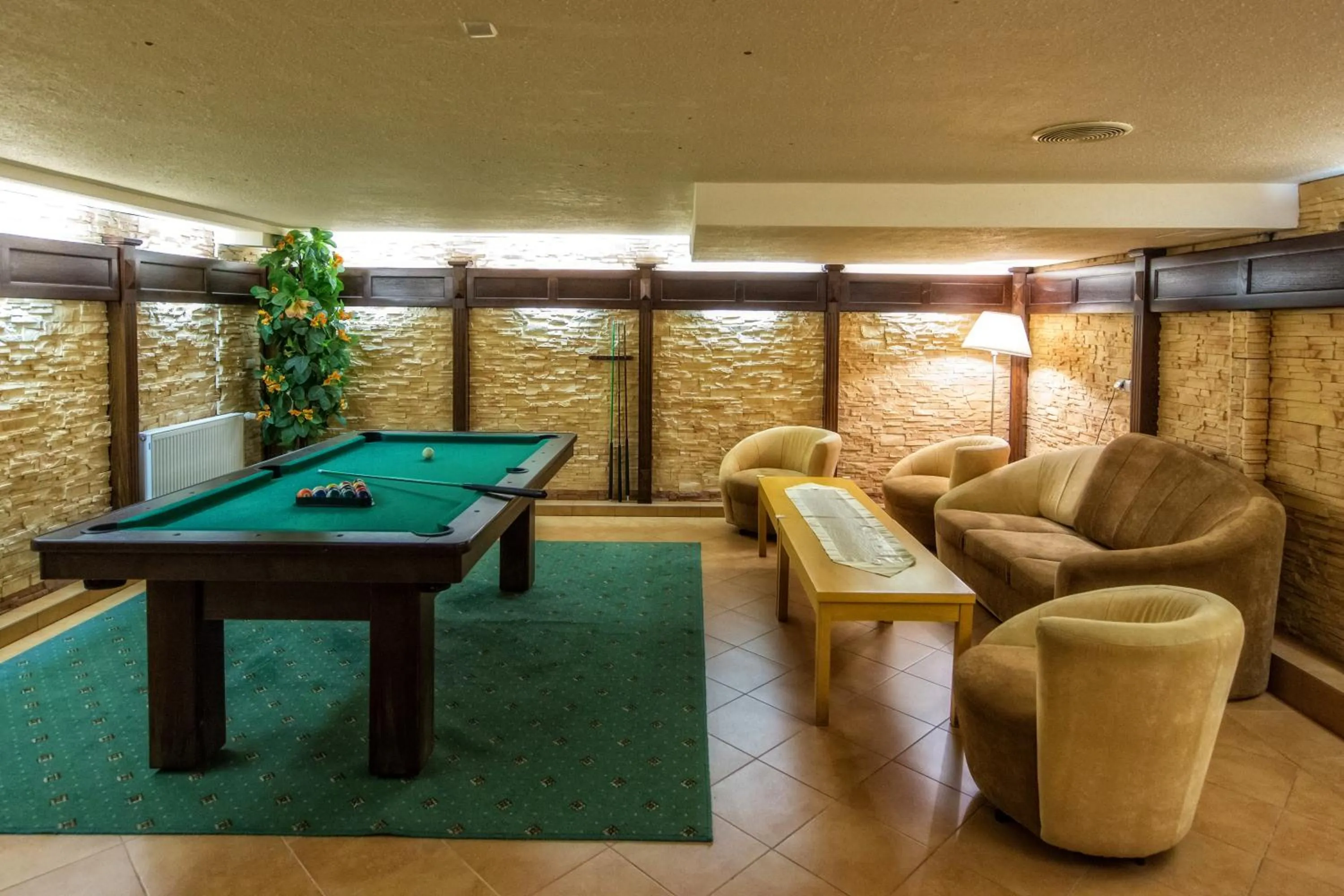 Billiard in Hotel Pod Gołębiem