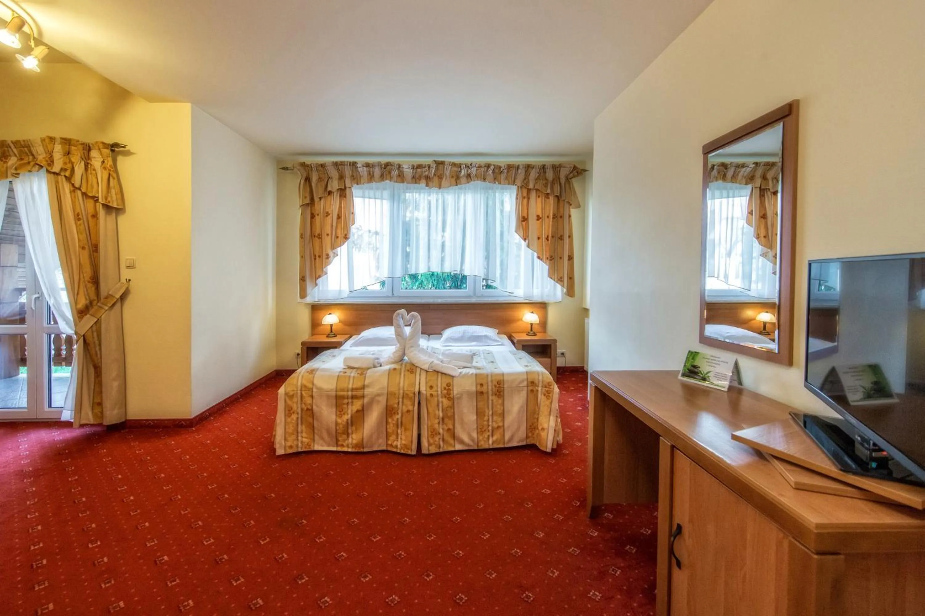 Bed in Hotel Pod Gołębiem