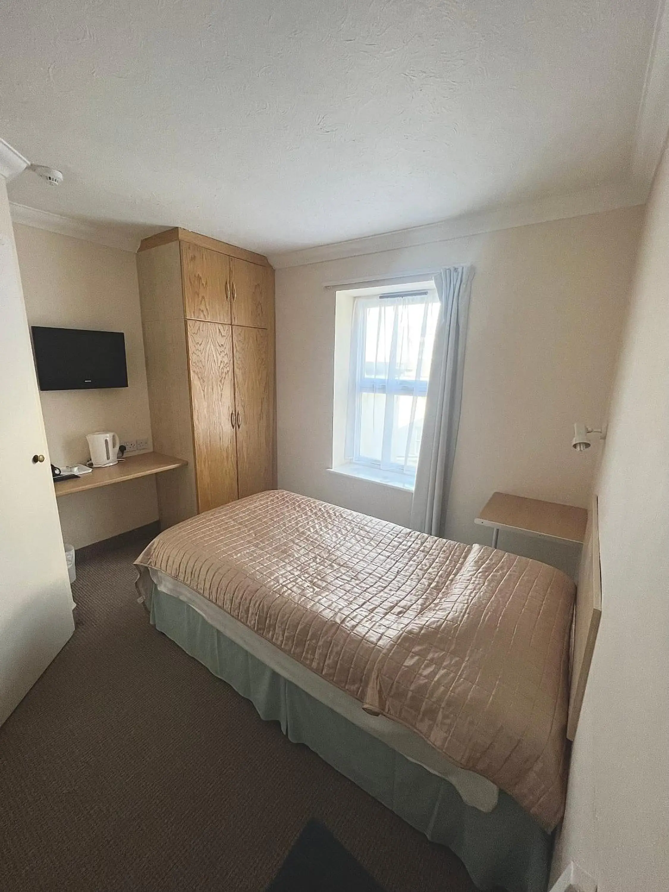 Bed in Eastbourne Riviera Hotel Bed in Eastbourne Riviera Hotel