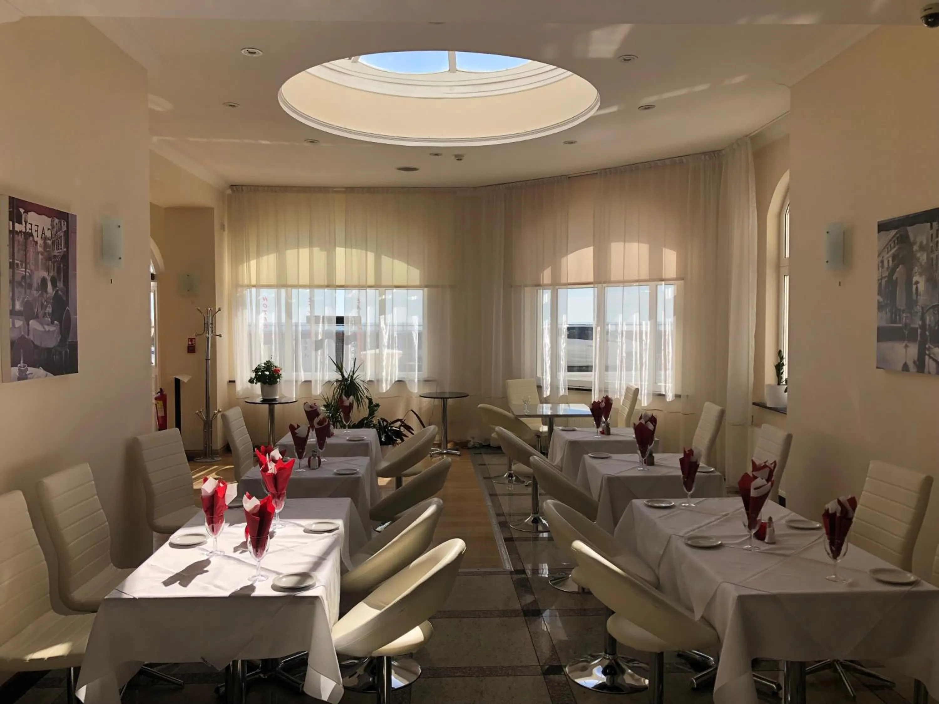 Restaurant/places to eat in Eastbourne Riviera Hotel