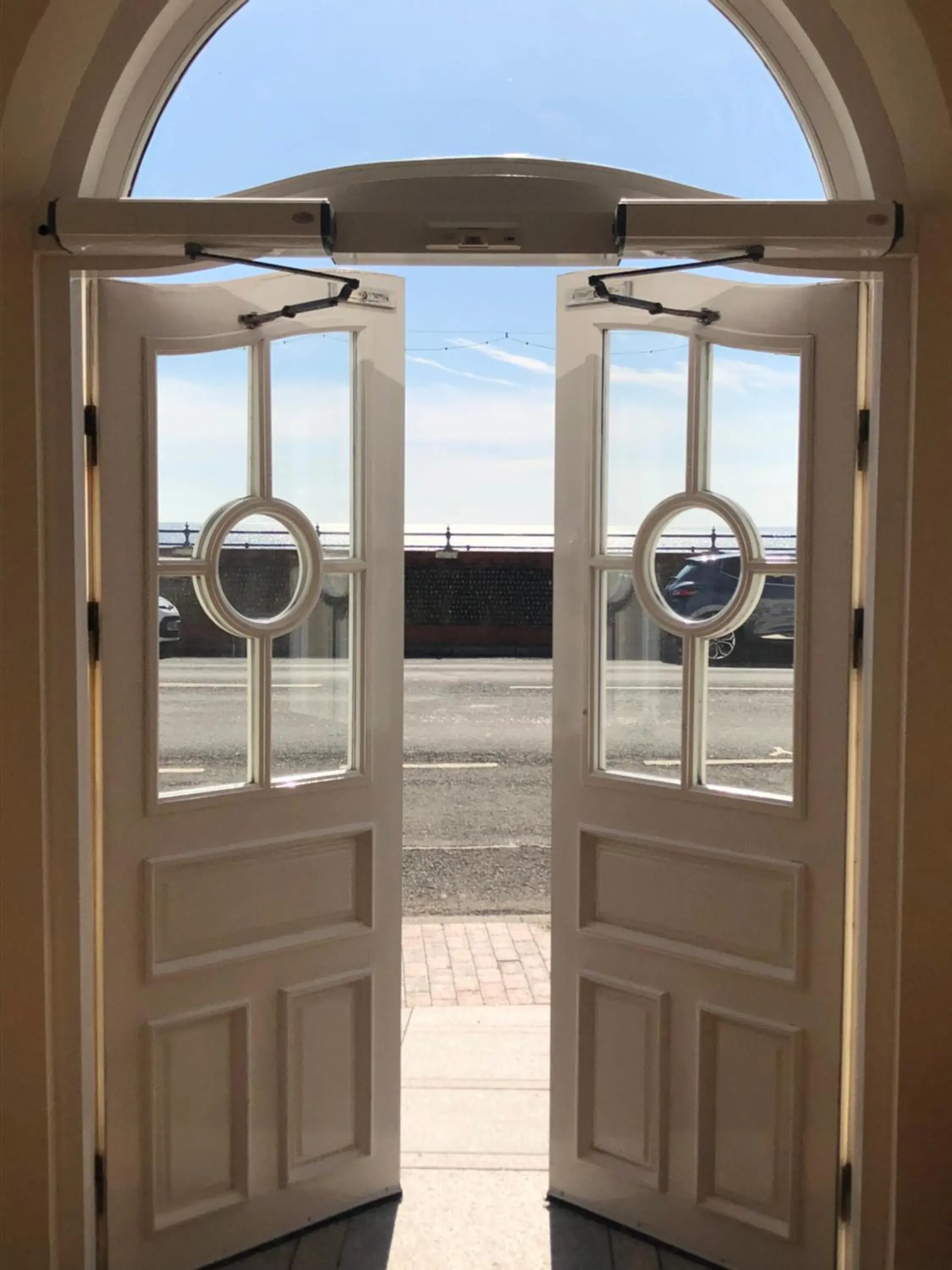 Facade/entrance in Eastbourne Riviera Hotel Facade/entrance in Eastbourne Riviera Hotel