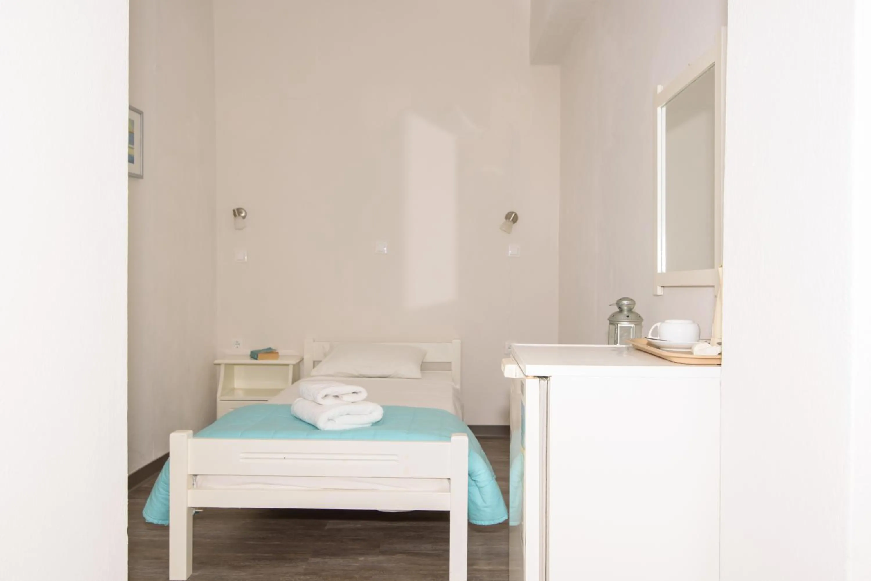 Photo of the whole room in Unique Galini Oia - Adults Only