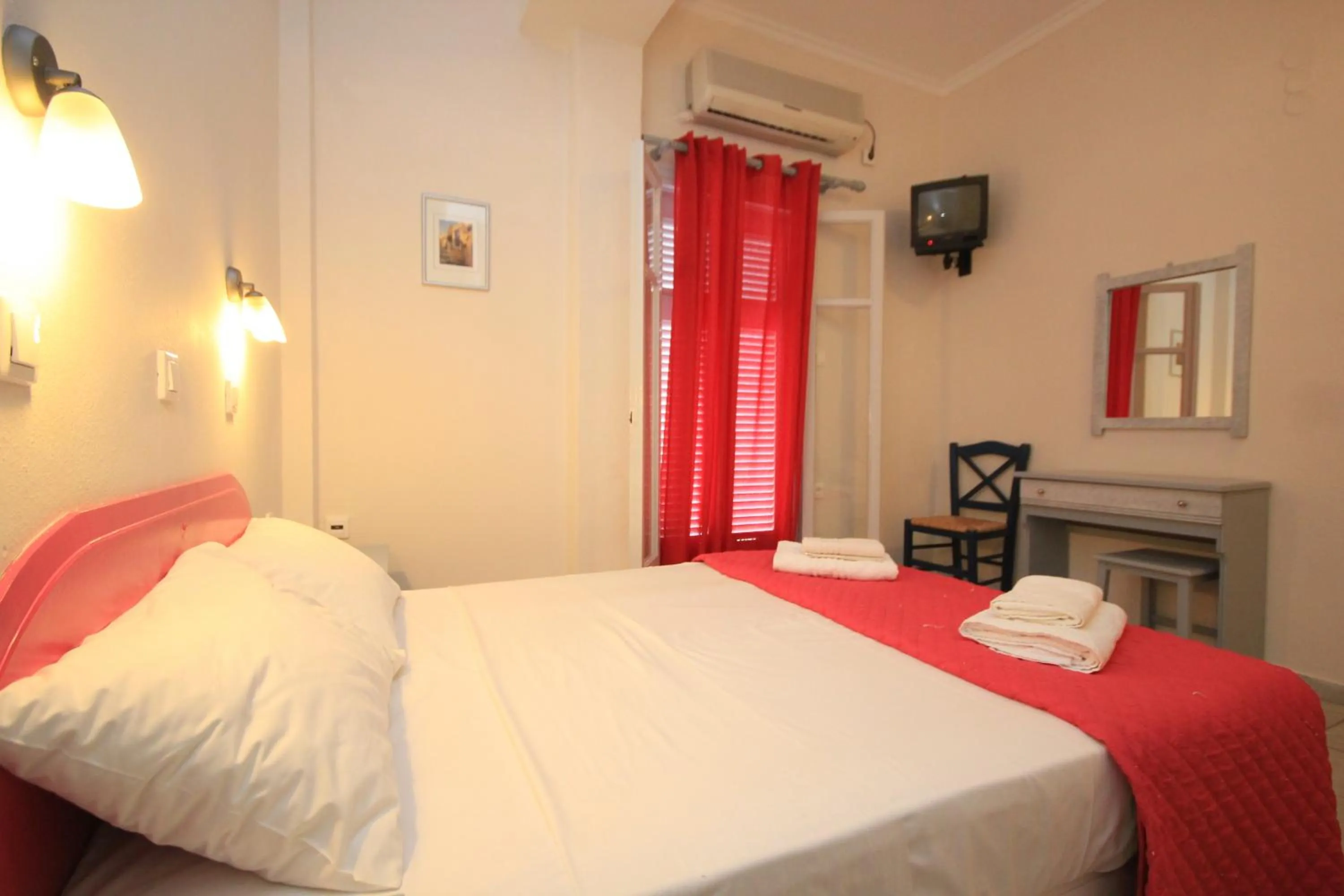 Bed in Unique Galini Oia - Adults Only