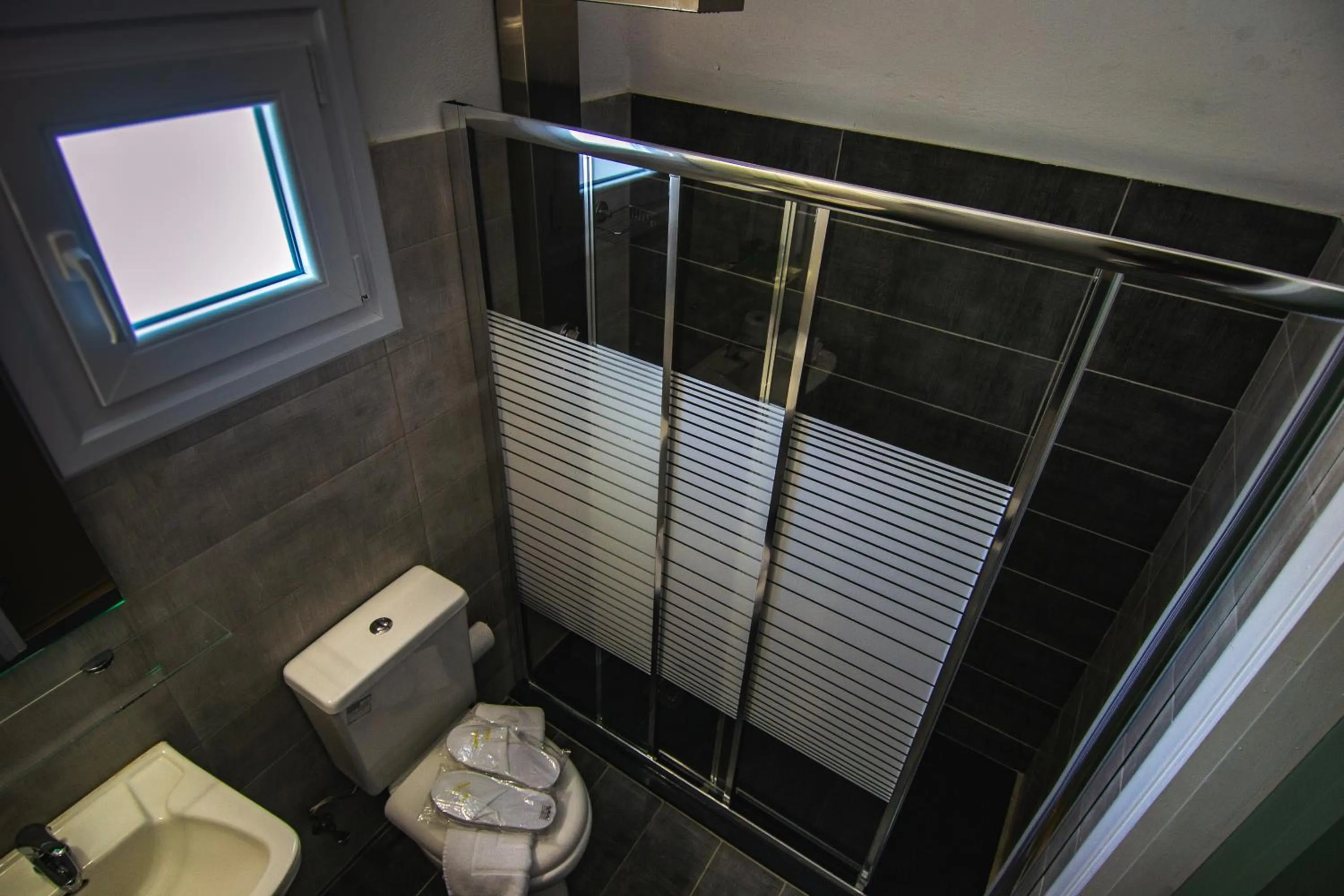 Shower in Unique Galini Oia - Adults Only