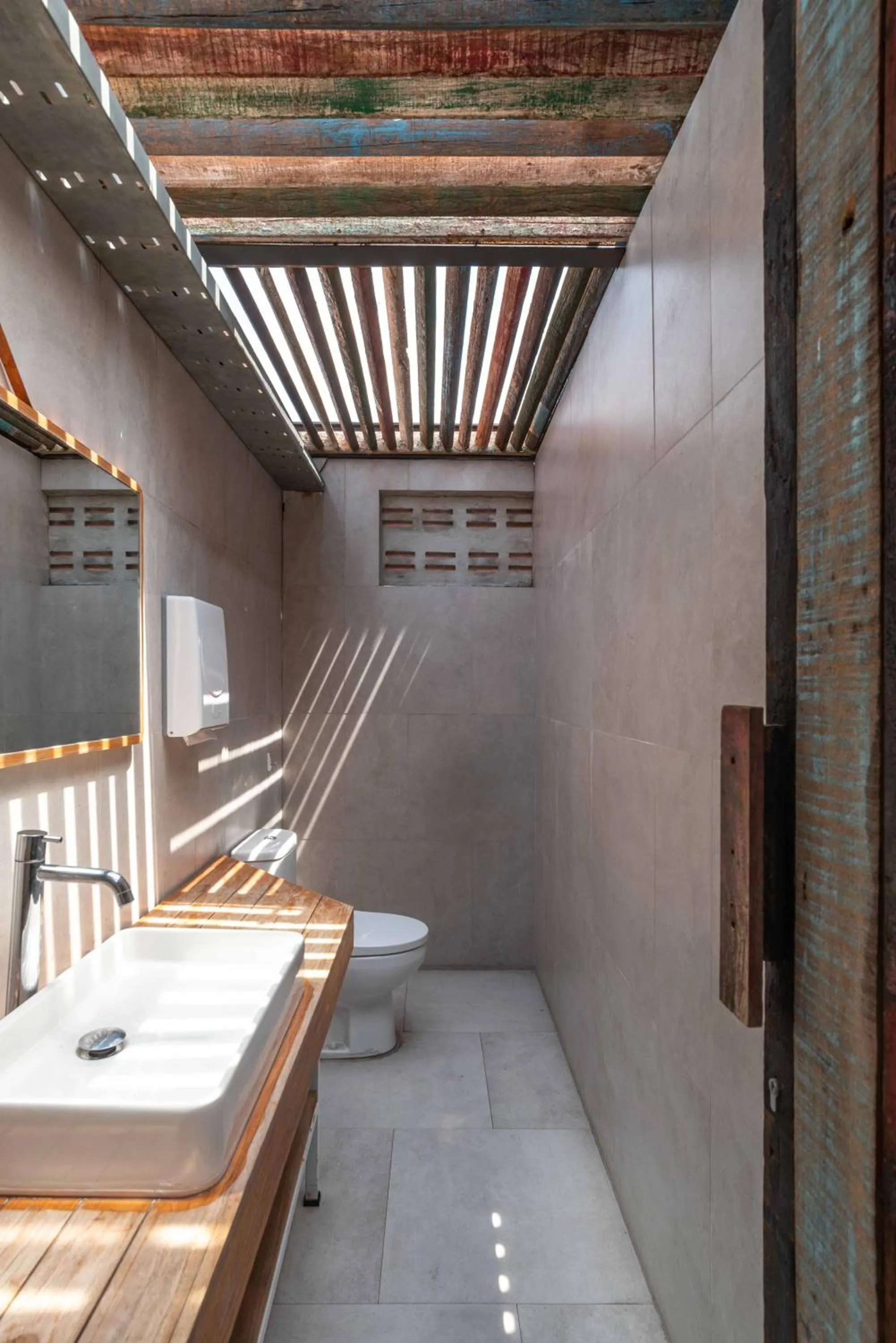 Toilet in M Boutique Hostel Legian