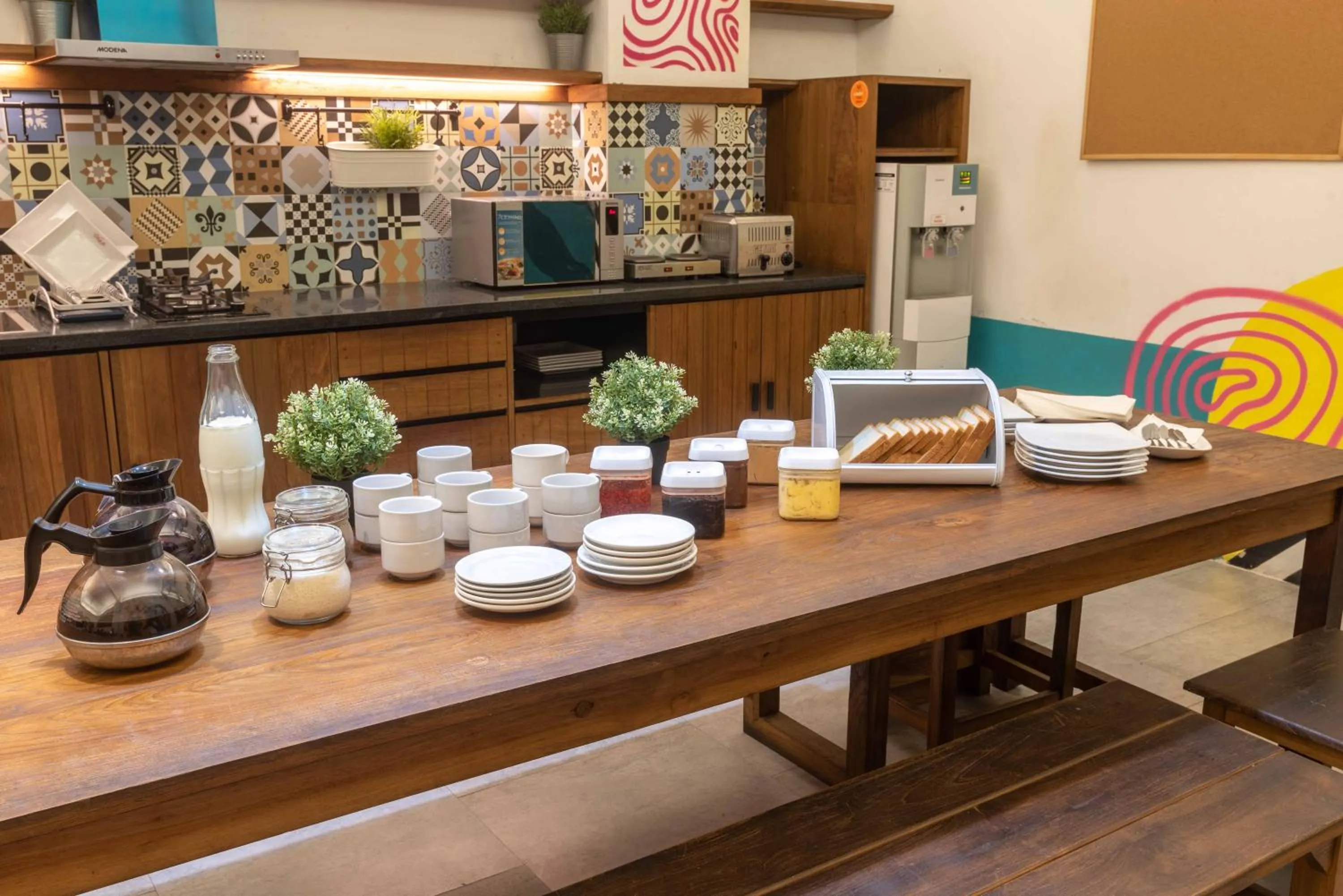 Restaurant/places to eat in M Boutique Hostel Legian