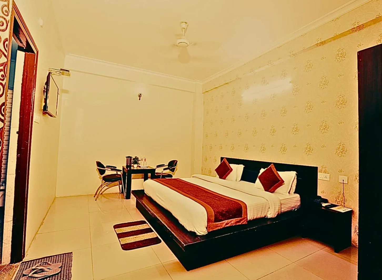 Bed in Hotel Nexus l Hotels In Charbagh Lucknow