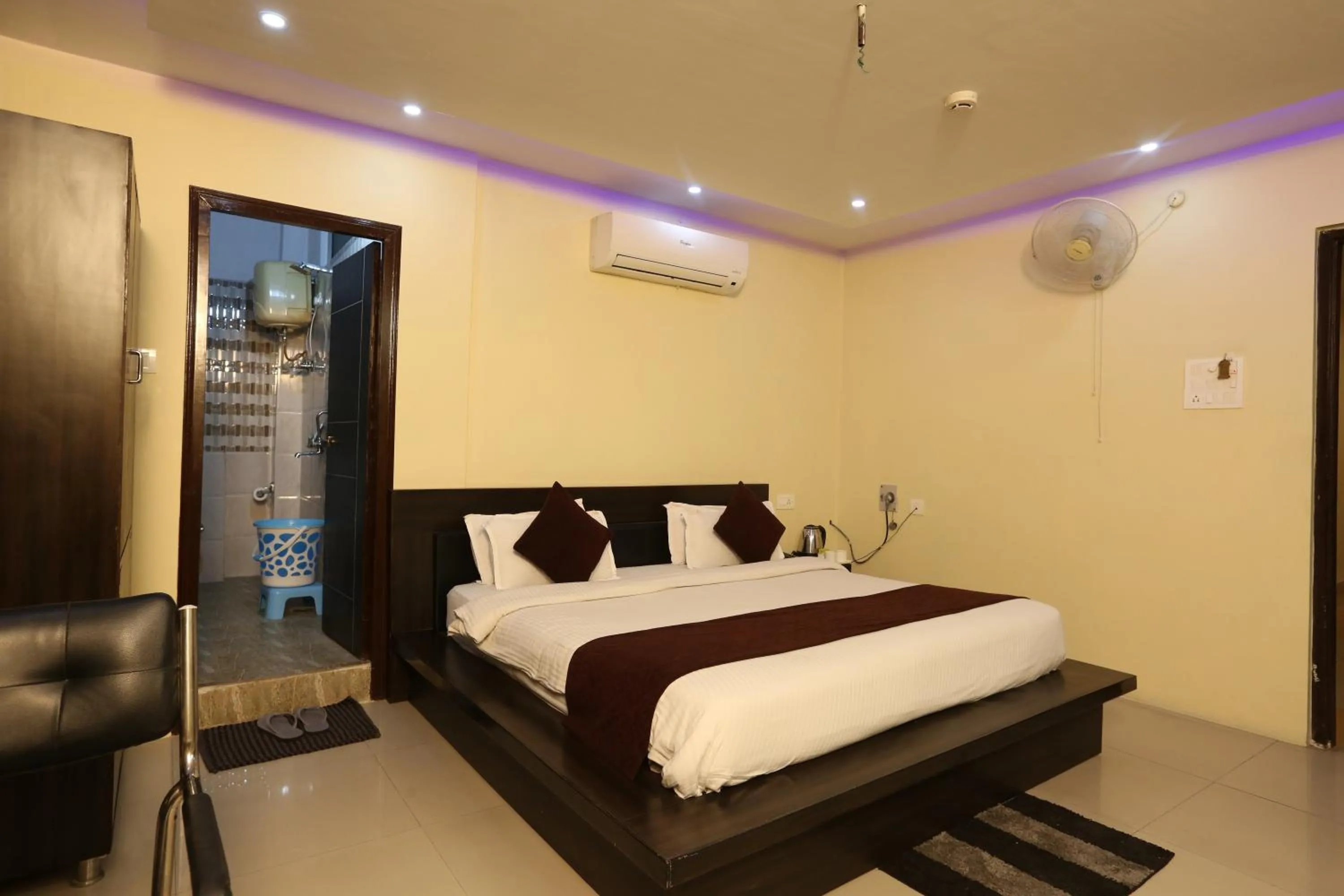 Bed in Hotel Nexus l Hotels In Charbagh Lucknow