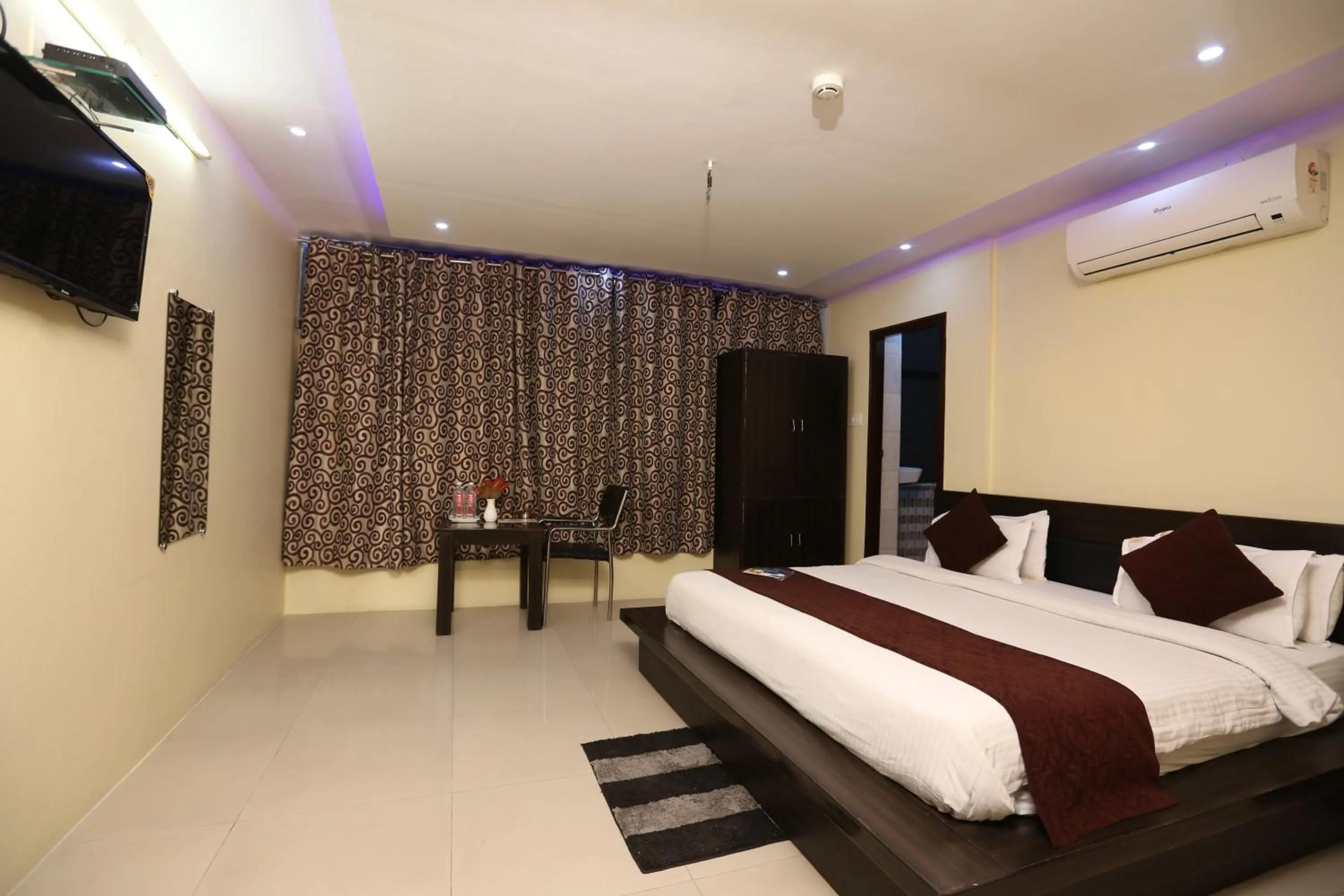 Bed in Hotel Nexus l Hotels In Charbagh Lucknow