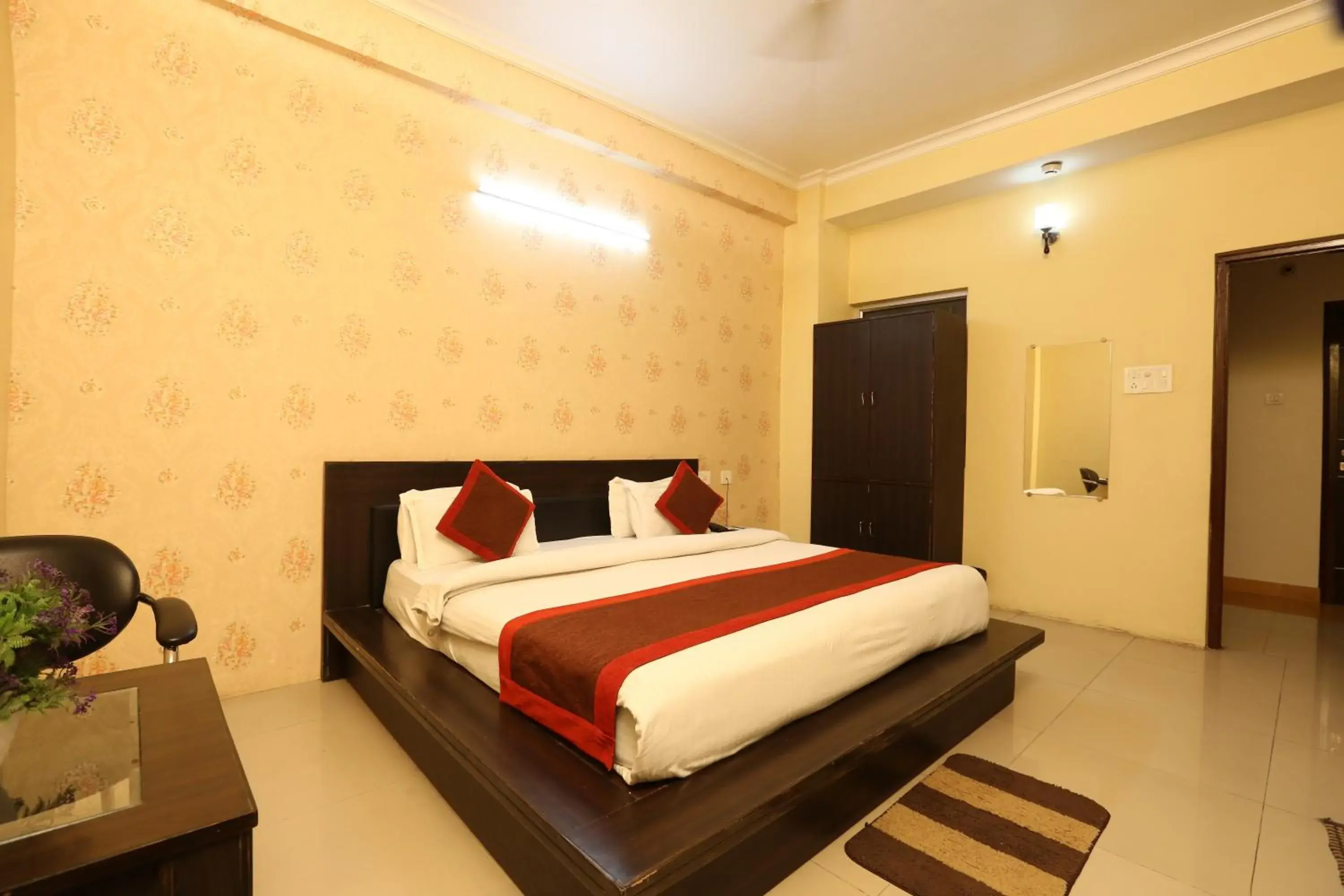 Deluxe Double Room - single occupancy in Hotel Nexus l Hotels In Charbagh Lucknow Deluxe Double Room - single occupancy in Hotel Nexus l Hotels In Charbagh Lucknow