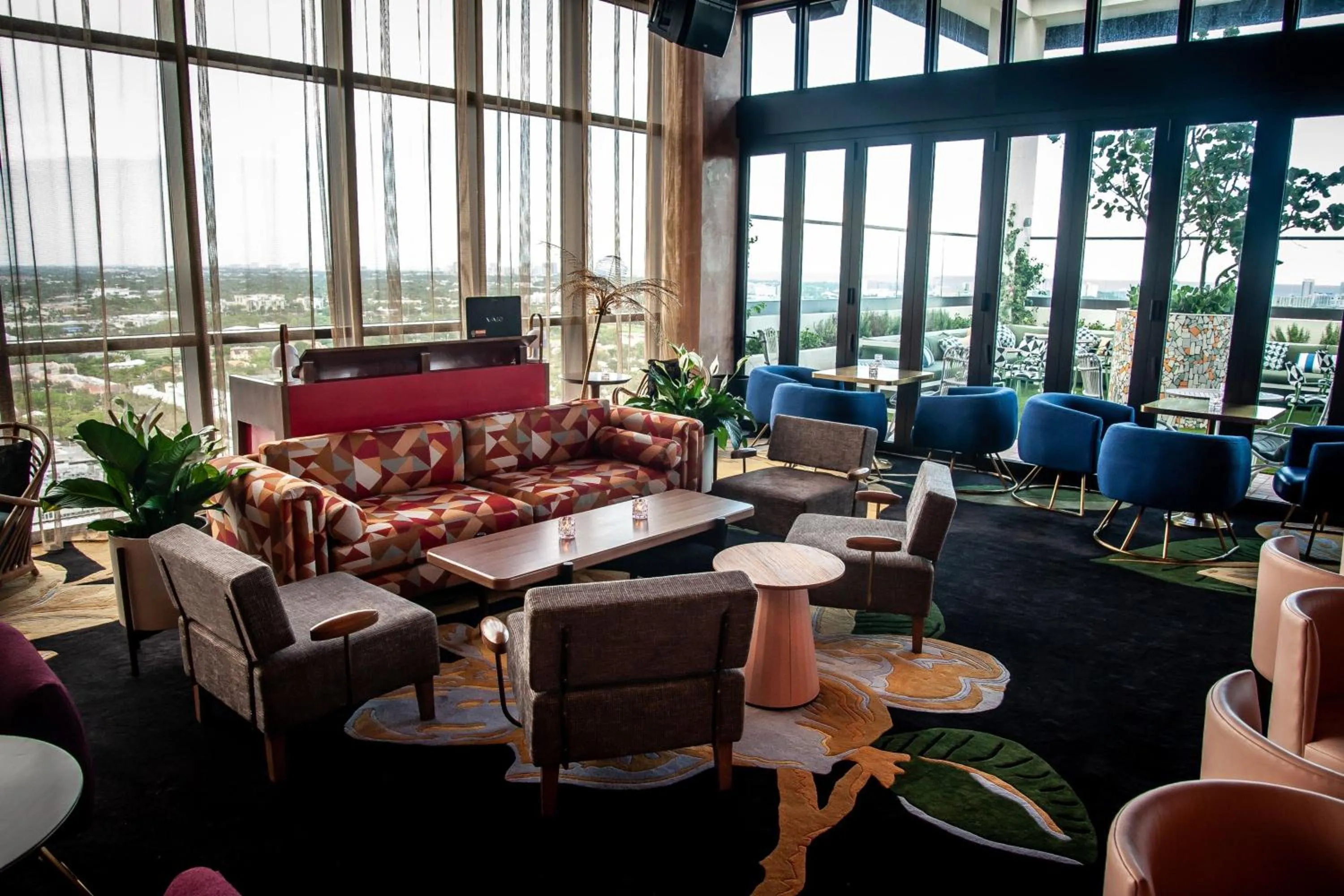 Lounge or bar in Element Fort Lauderdale Downtown