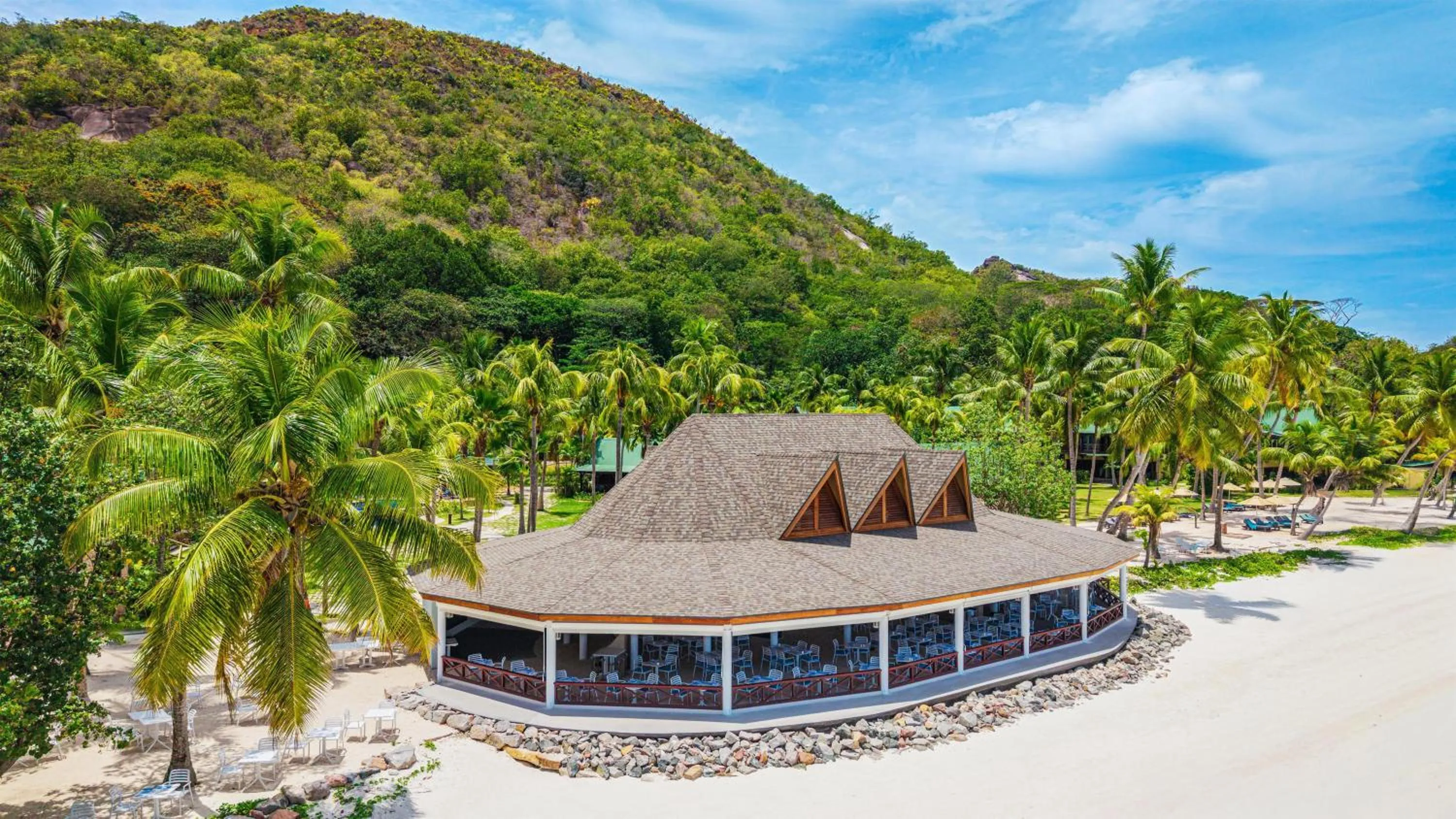 Property building in Paradise Sun Hotel Seychelles
