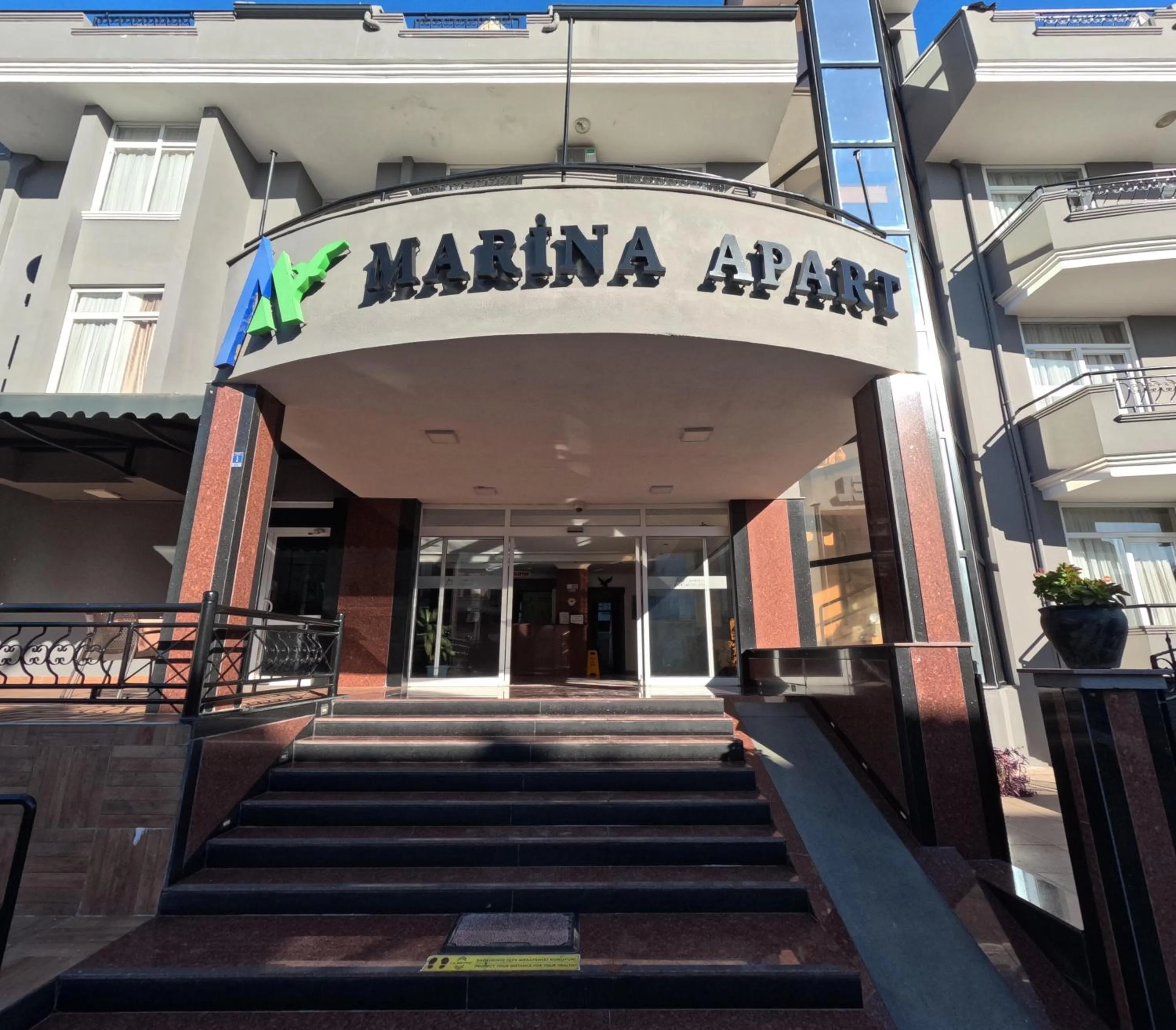 Facade/entrance in Marina Apart Hotel