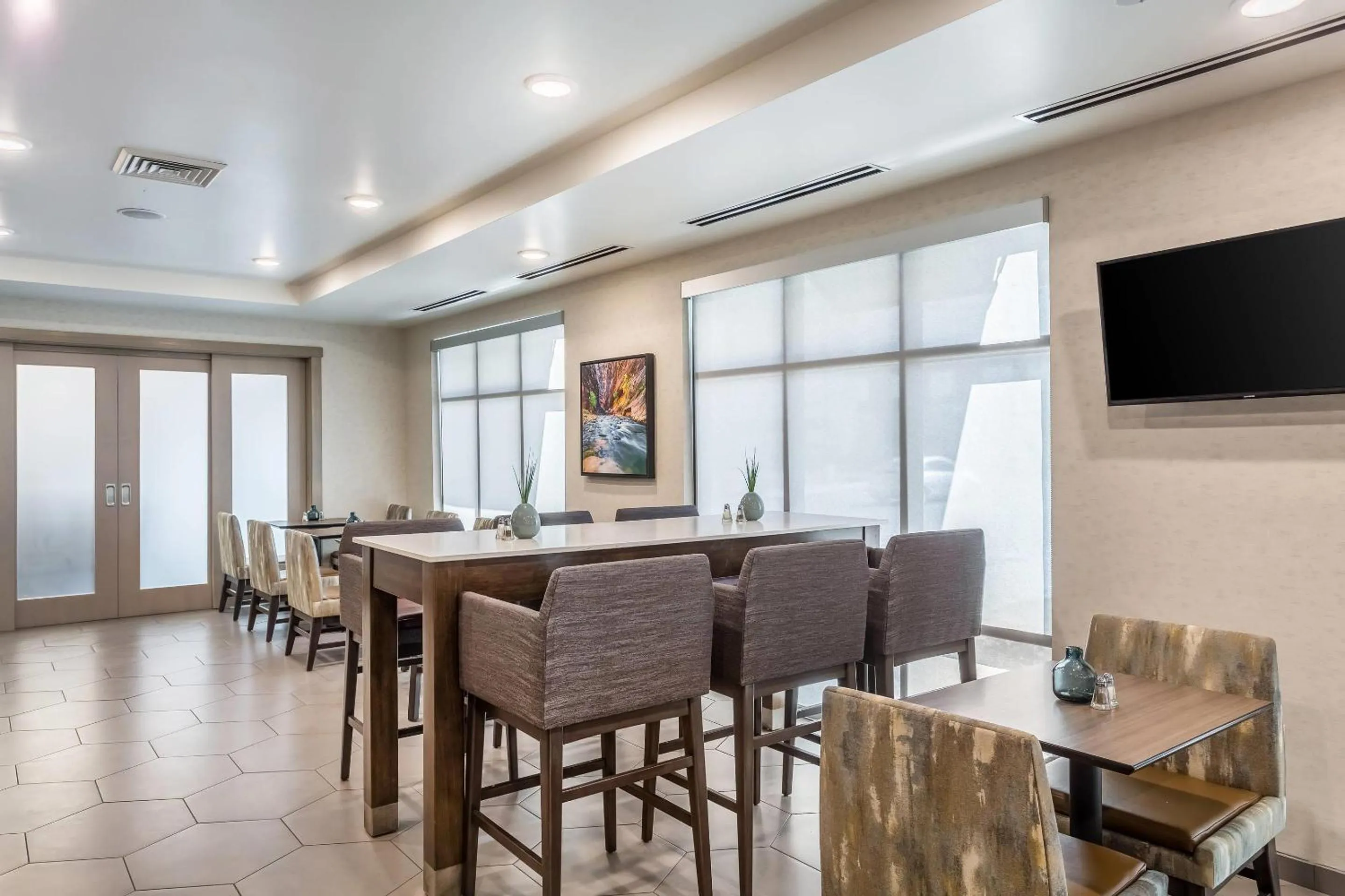 Breakfast in Comfort Inn & Suites Salt Lake City Airport