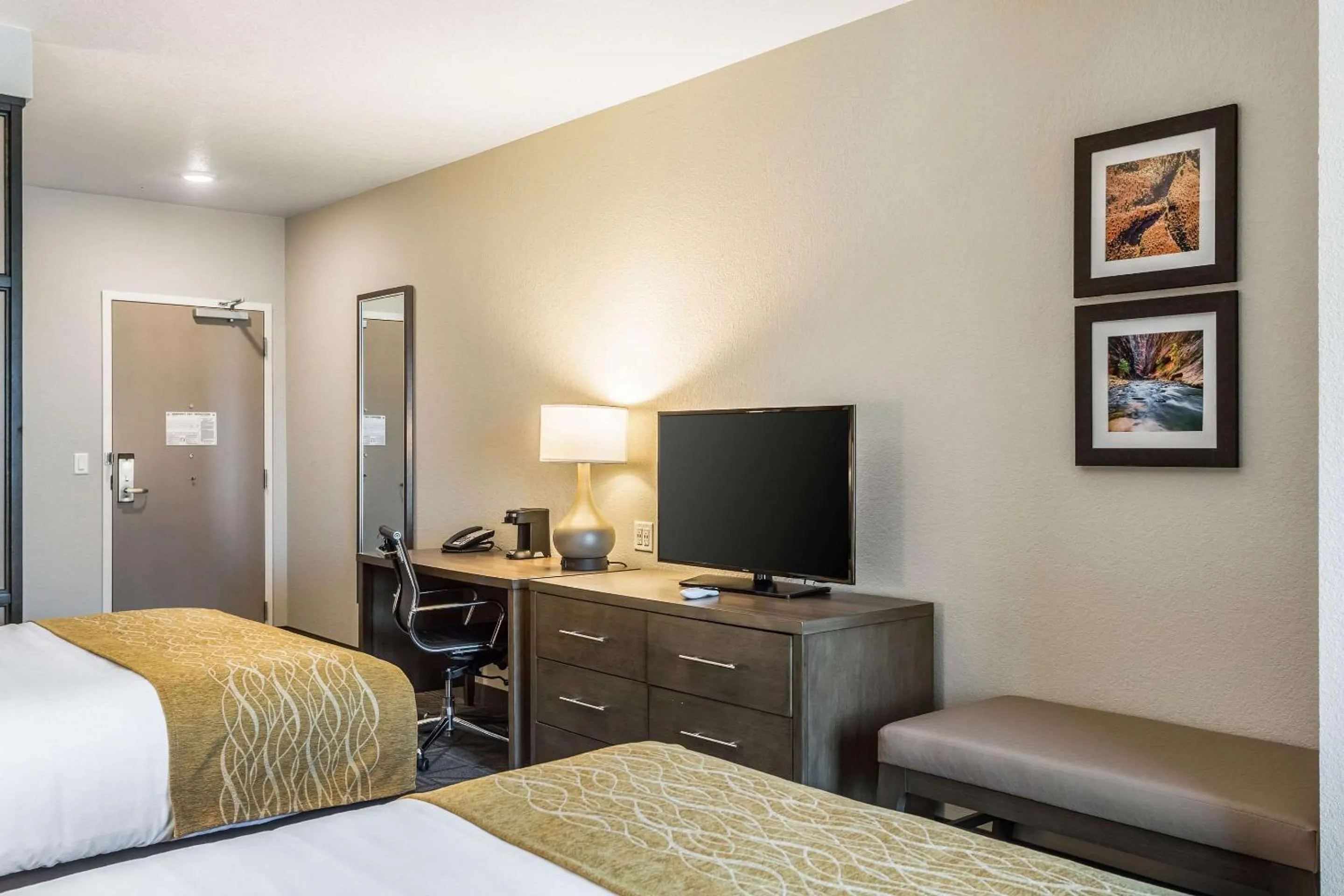 Bedroom, Bed in Comfort Inn & Suites Salt Lake City Airport