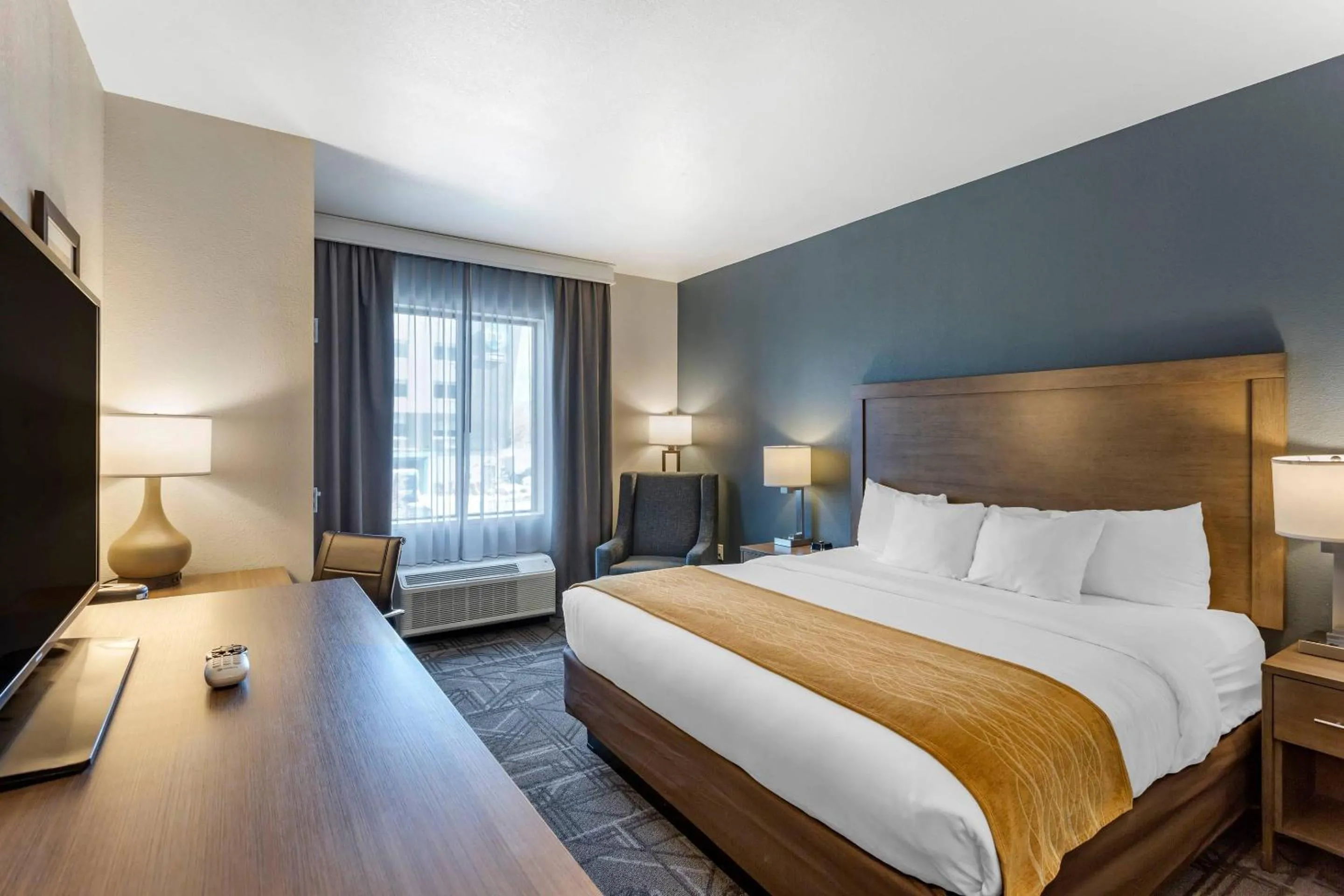 Bedroom, Bed in Comfort Inn & Suites Salt Lake City Airport