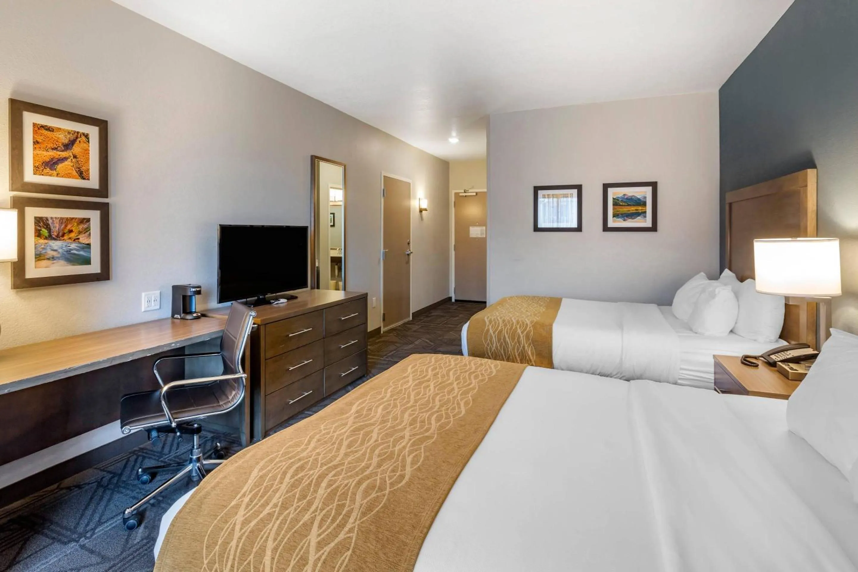Bedroom, Bed in Comfort Inn & Suites Salt Lake City Airport
