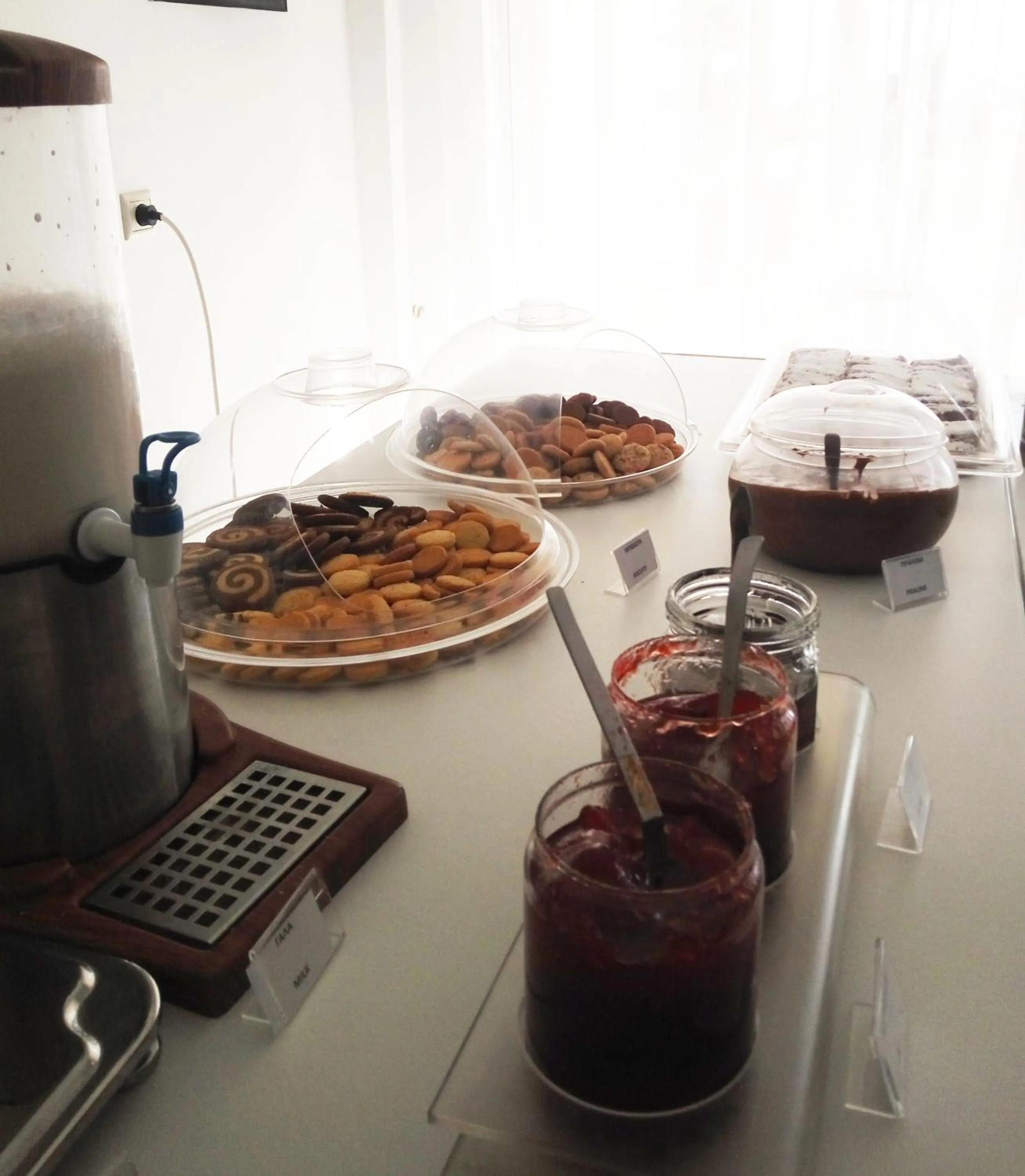 Buffet breakfast in Hilltop