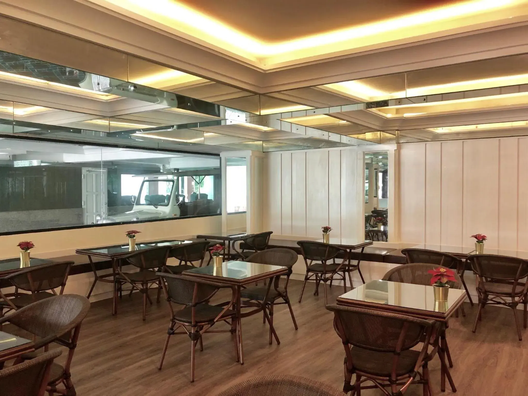 Restaurant/places to eat in Romance Hotel Sukhumvit 97 Restaurant/places to eat in Romance Hotel Sukhumvit 97