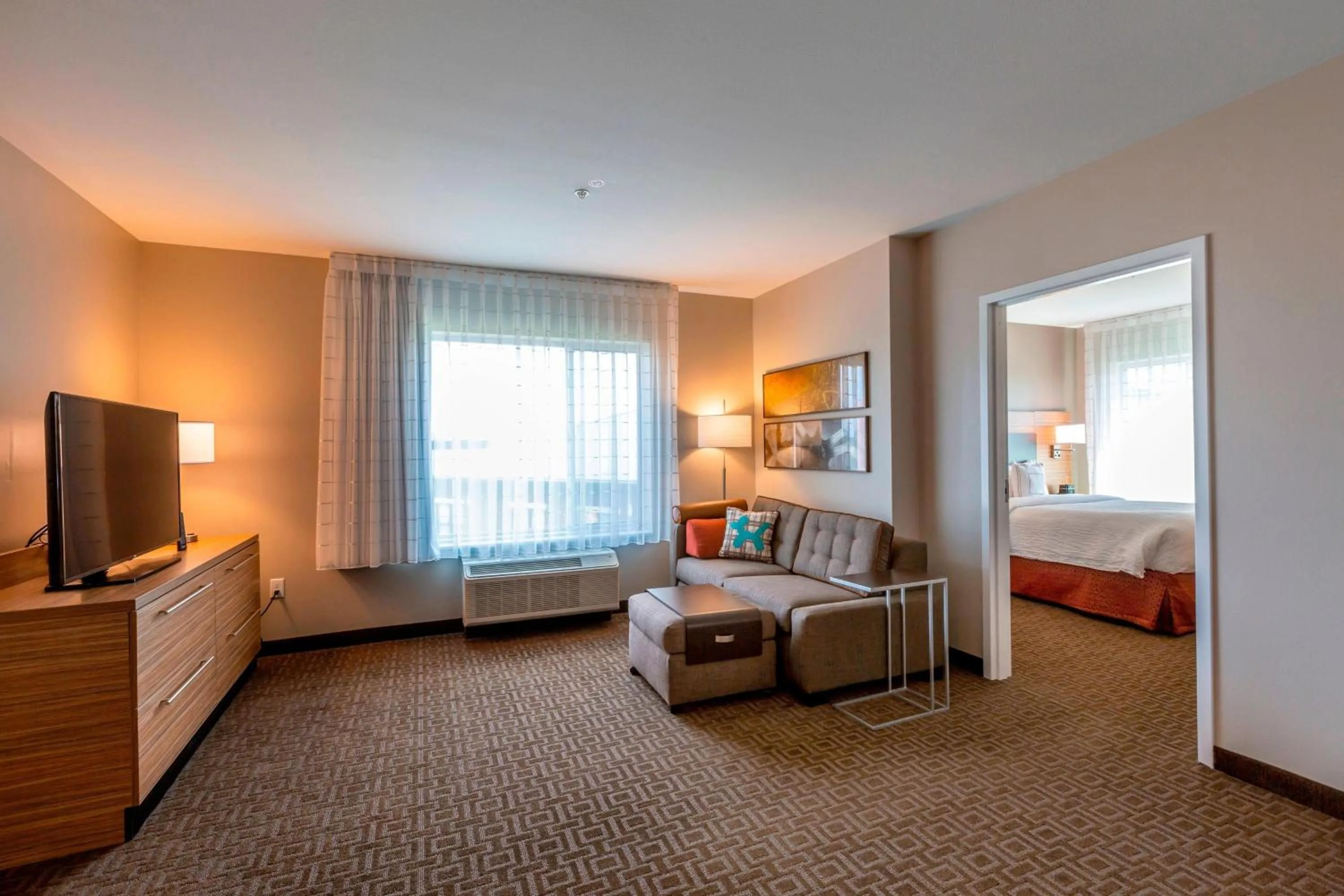 Living room, Bed in TownePlace Suites by Marriott Lexington Keeneland/Airport