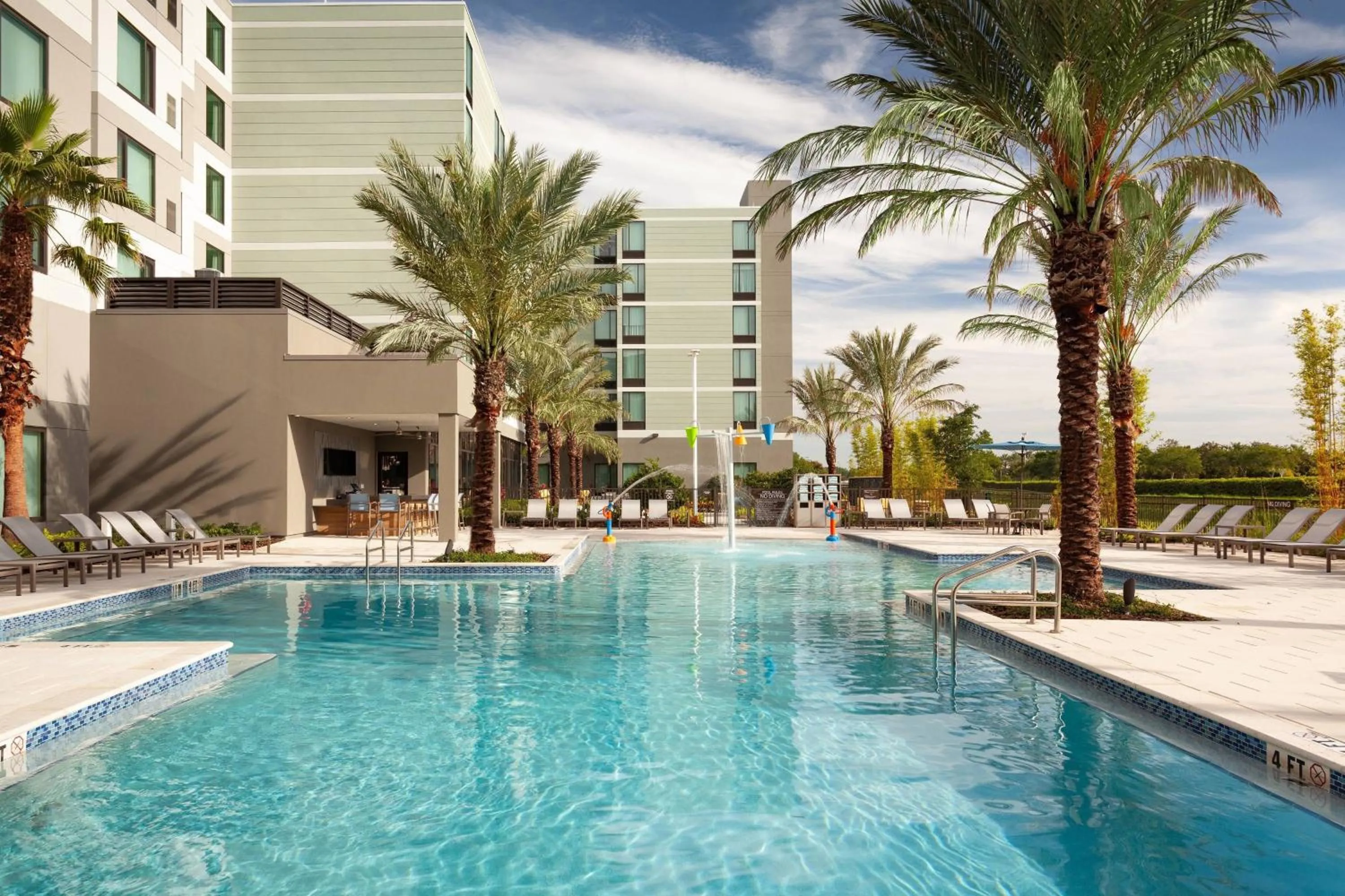 Swimming pool in SpringHill Suites by Marriott Orlando at Millenia