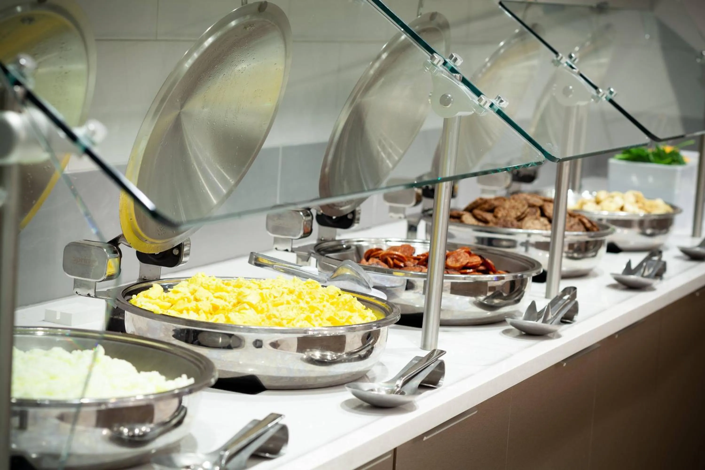 Breakfast in SpringHill Suites by Marriott Orlando at Millenia