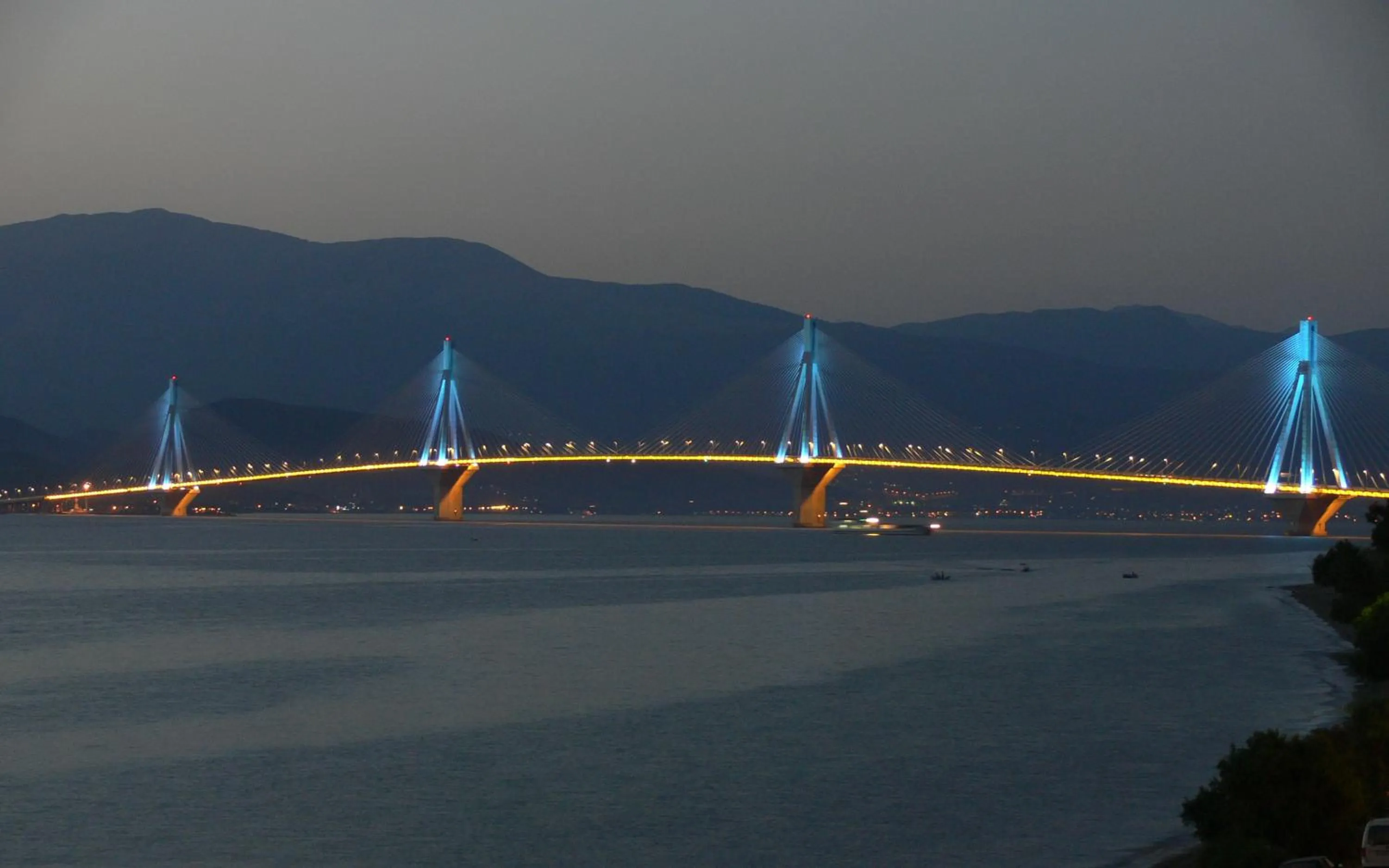 Night in Hotel Antirriο