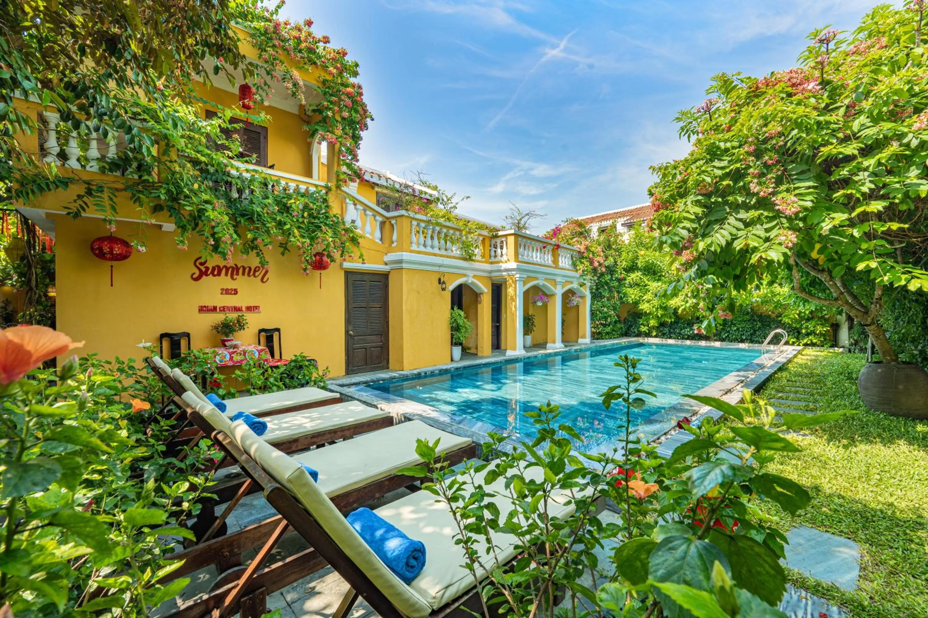 Swimming pool in Hoian Central Hotel