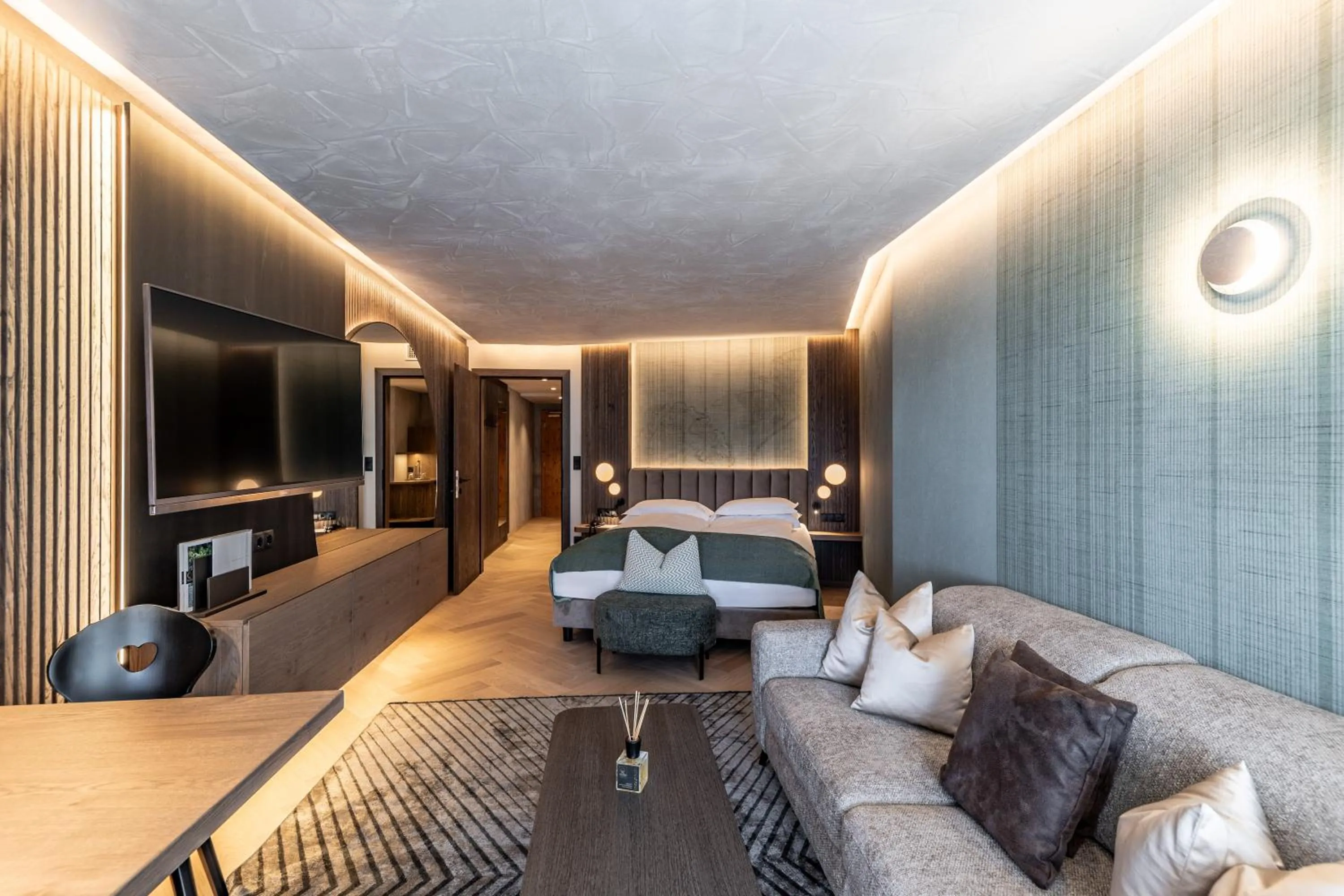 TV and multimedia in Quellenhof Luxury Resort Passeier