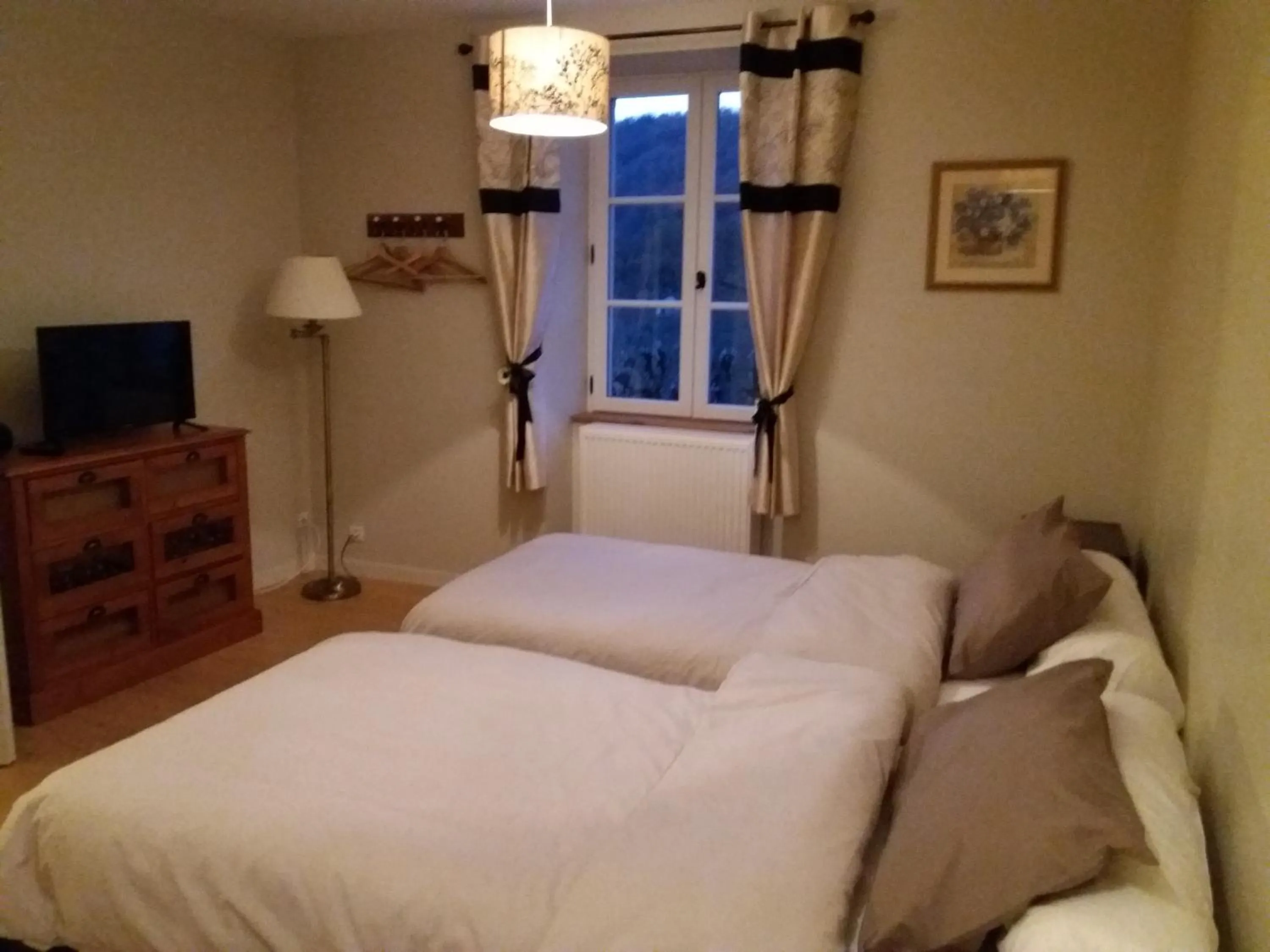 Twin Room with Garden View in Les Trois Prunelles