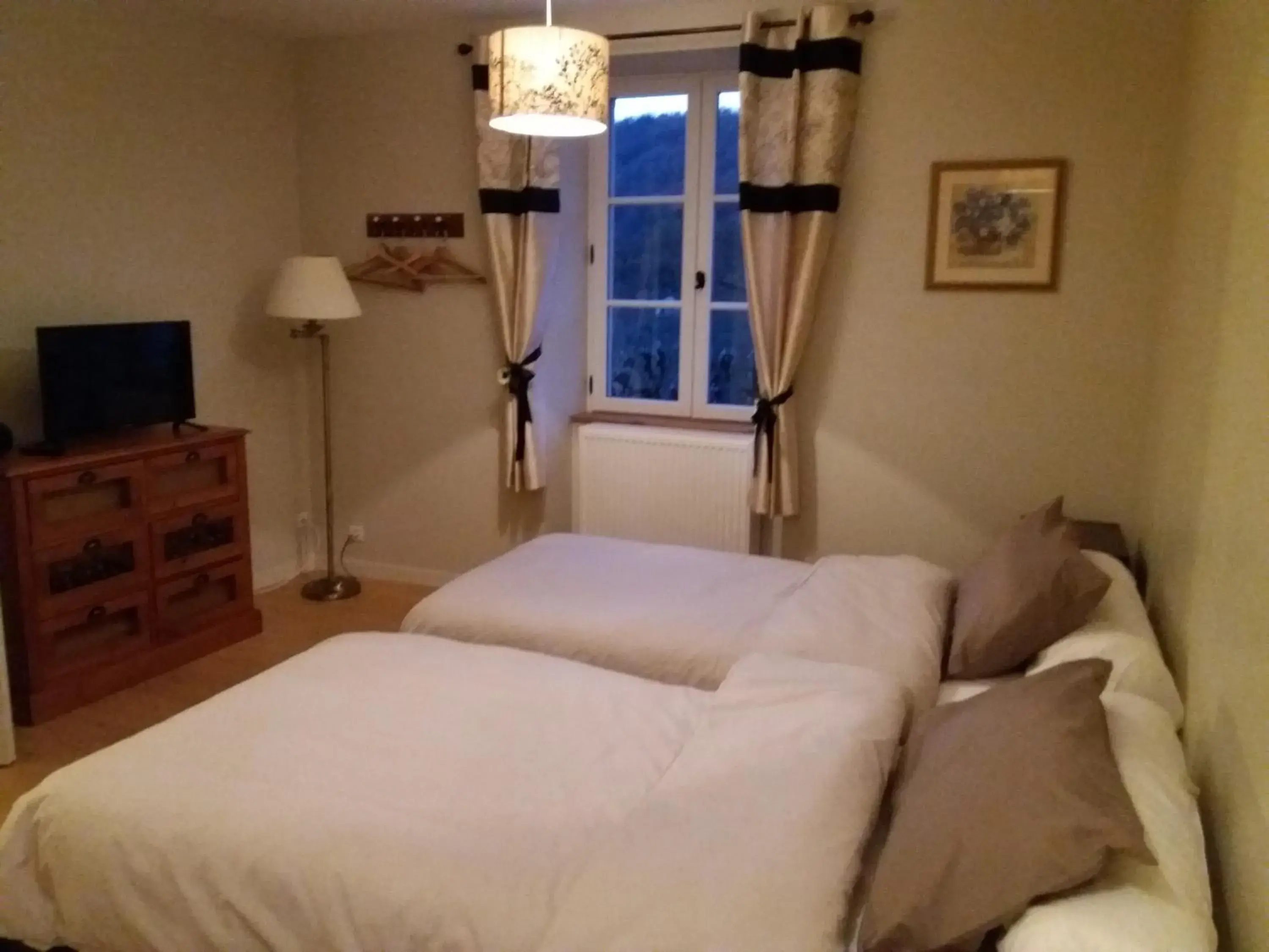 Twin Room with Garden View in Les Trois Prunelles Twin Room with Garden View in Les Trois Prunelles