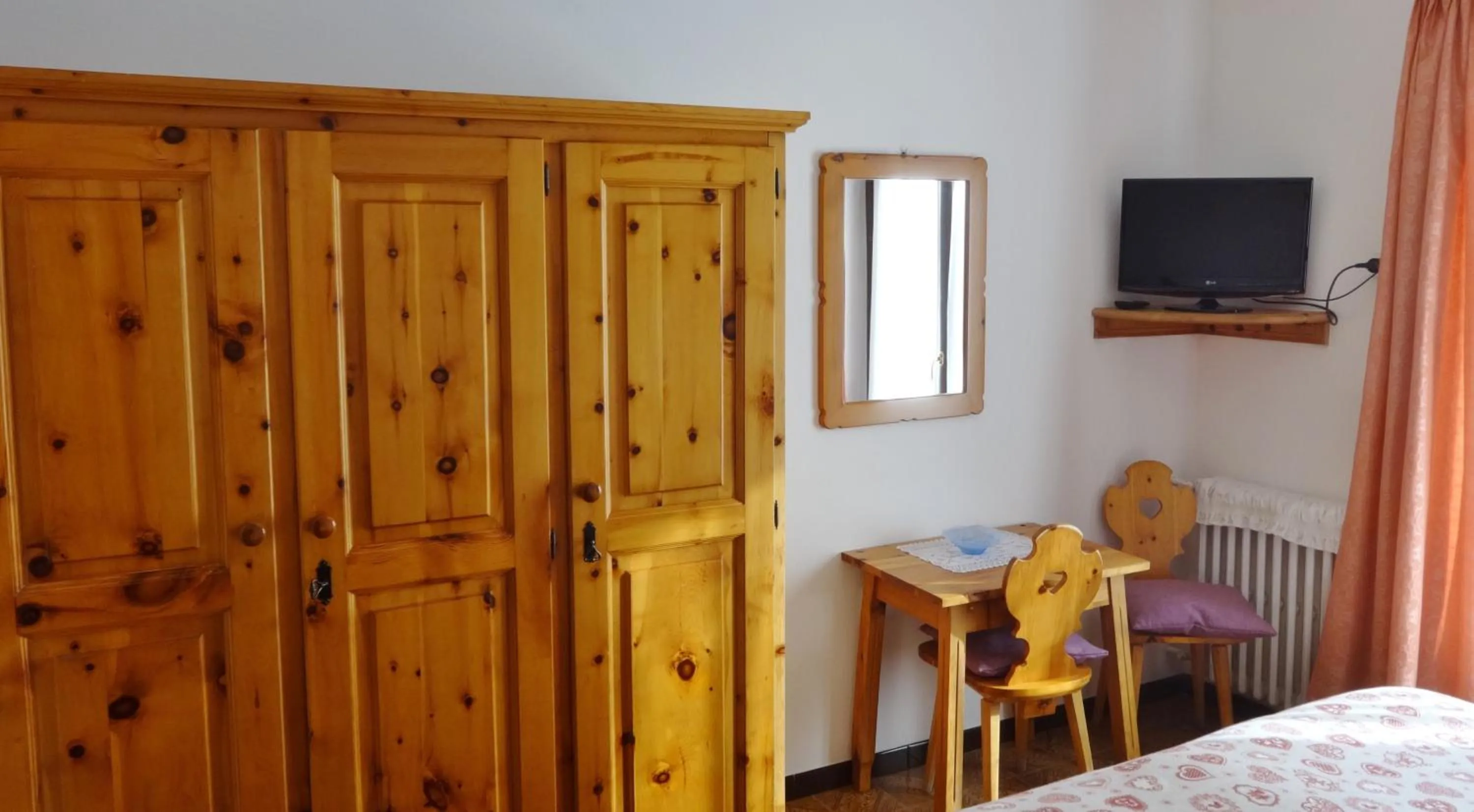 TV and multimedia, Bed in Hotel Piccolo Mondo