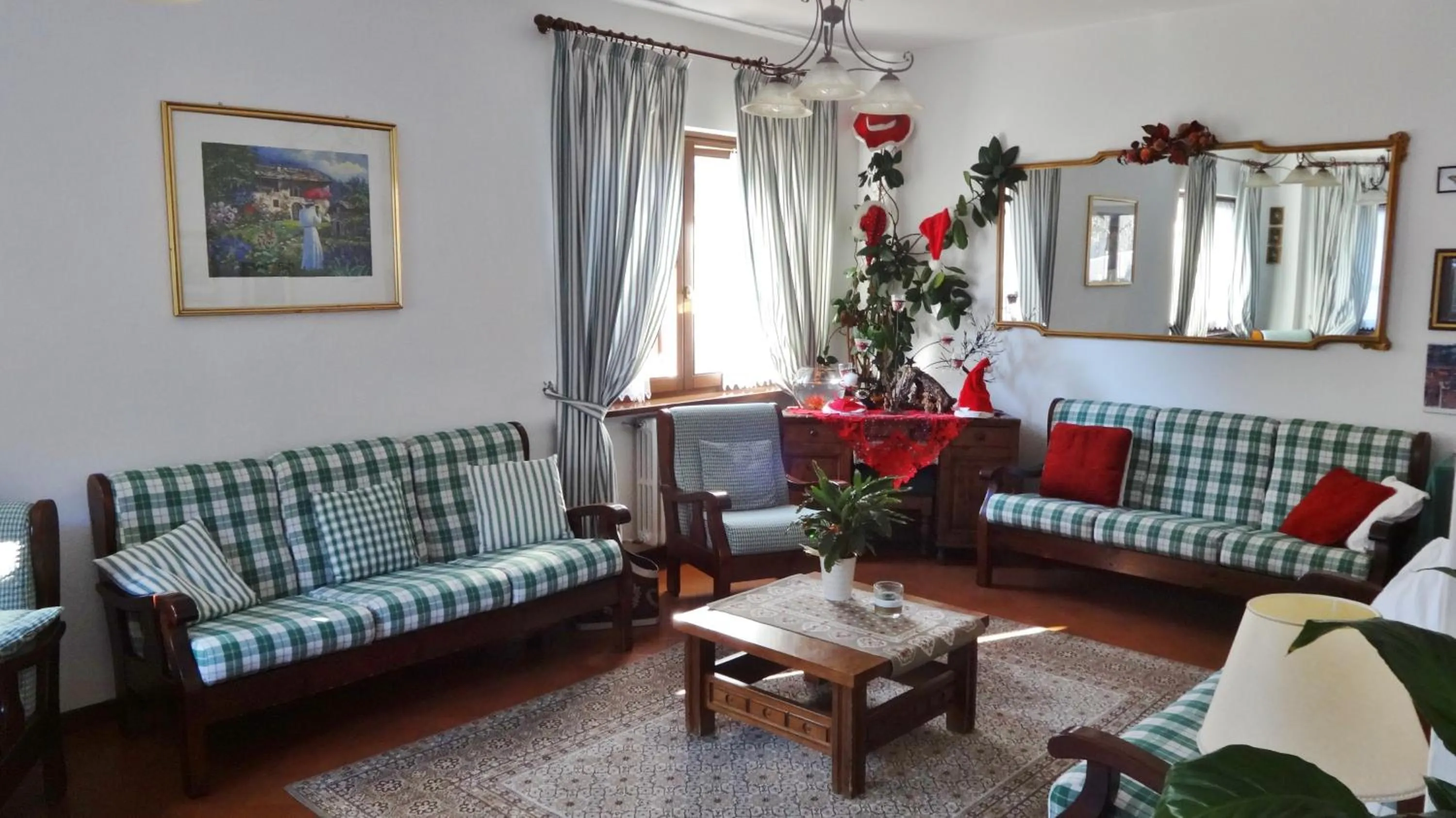 Communal lounge/ TV room in Hotel Piccolo Mondo