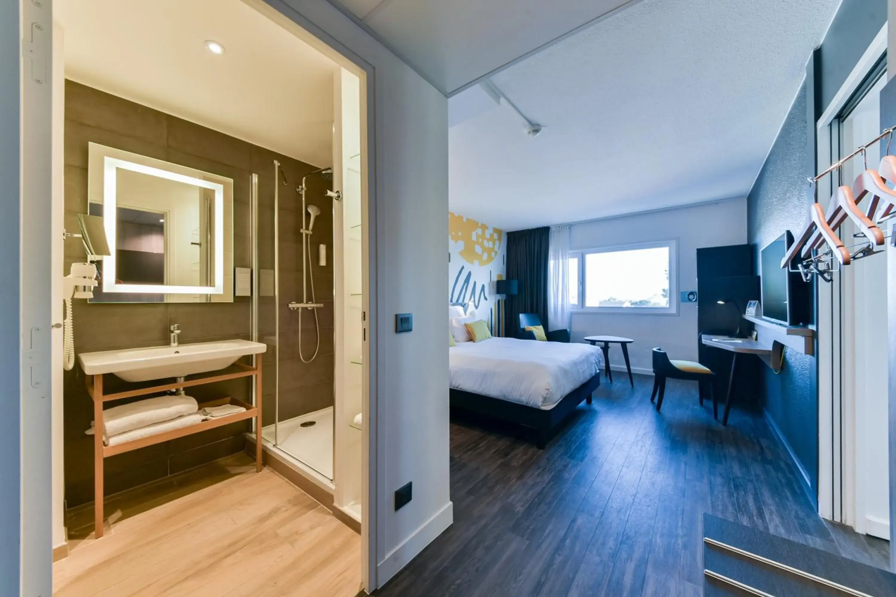 Suite with 1 Double Bed and 1 Sofa Bed in Golden Tulip Roissy Saint Witz Suite with 1 Double Bed and 1 Sofa Bed in Golden Tulip Roissy Saint Witz