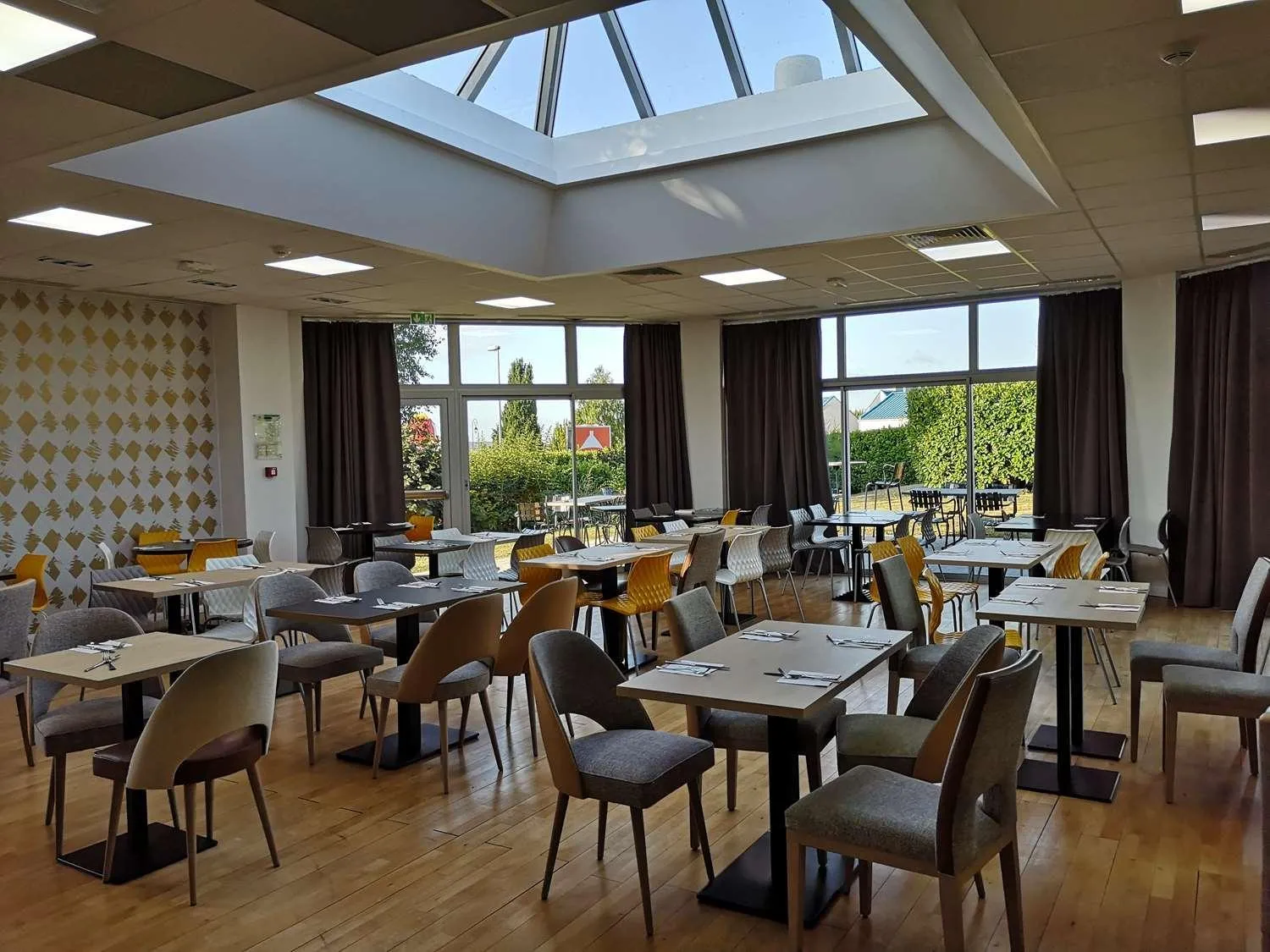 Restaurant/places to eat in Golden Tulip Roissy Saint Witz