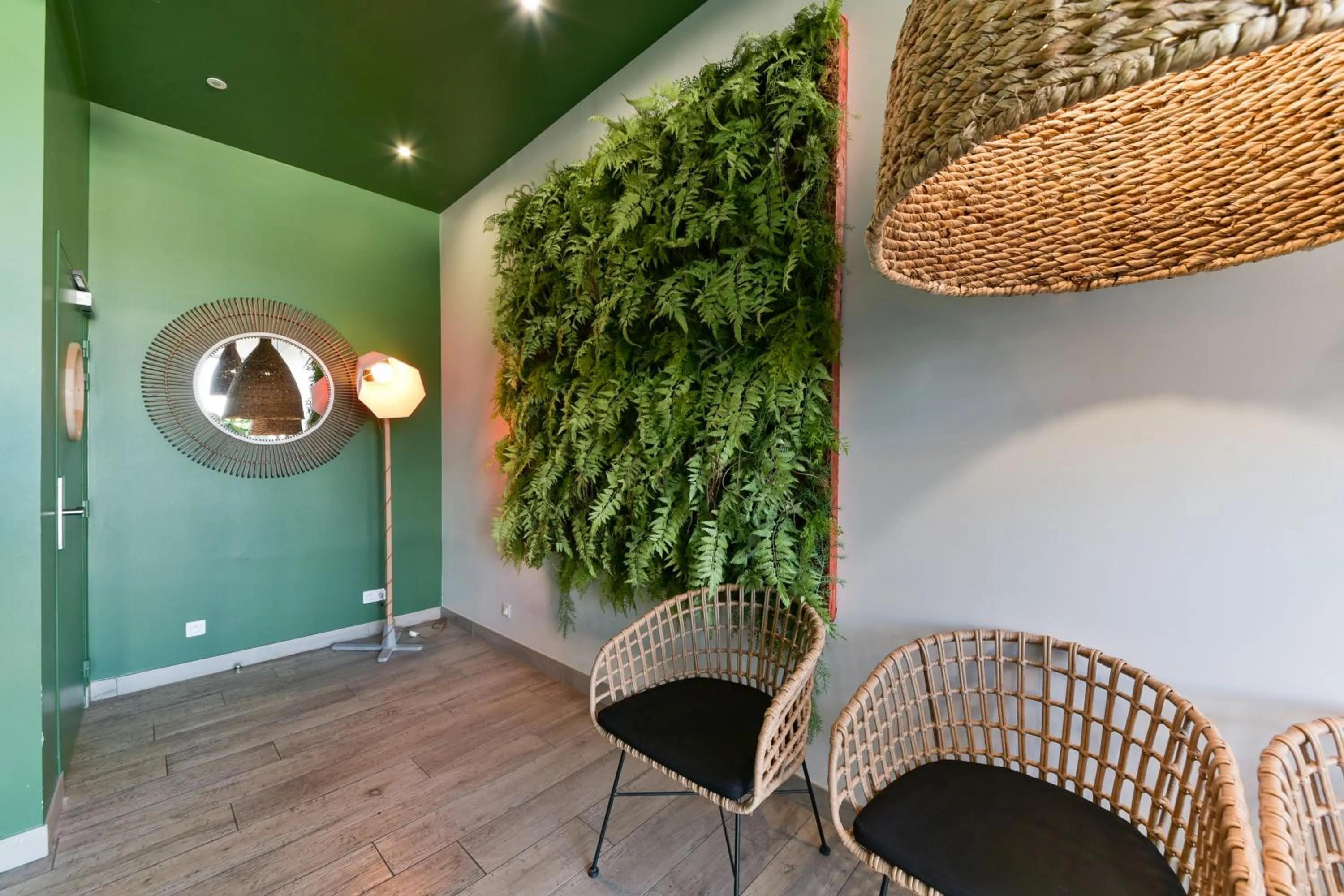 Spa and wellness centre/facilities in Golden Tulip Roissy Saint Witz