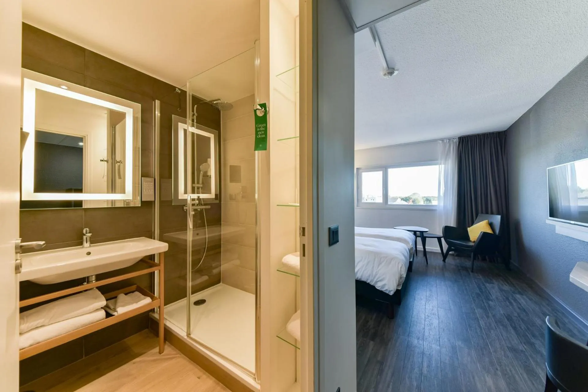 Bed in Golden Tulip Roissy Saint Witz