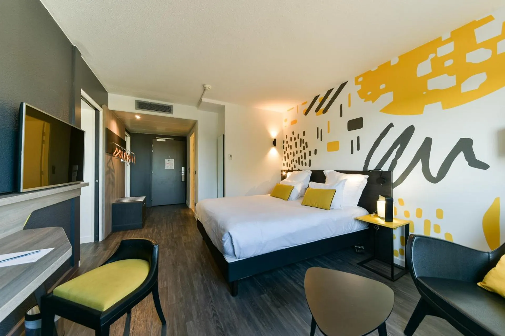 Bed in Golden Tulip Roissy Saint Witz