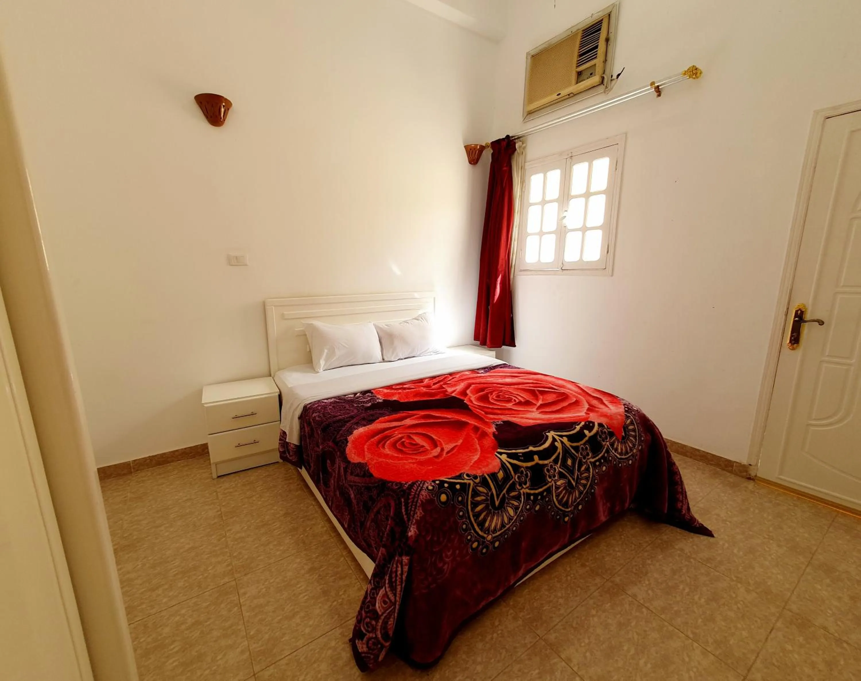 Bedroom, Bed in Spring Hotel Luxor