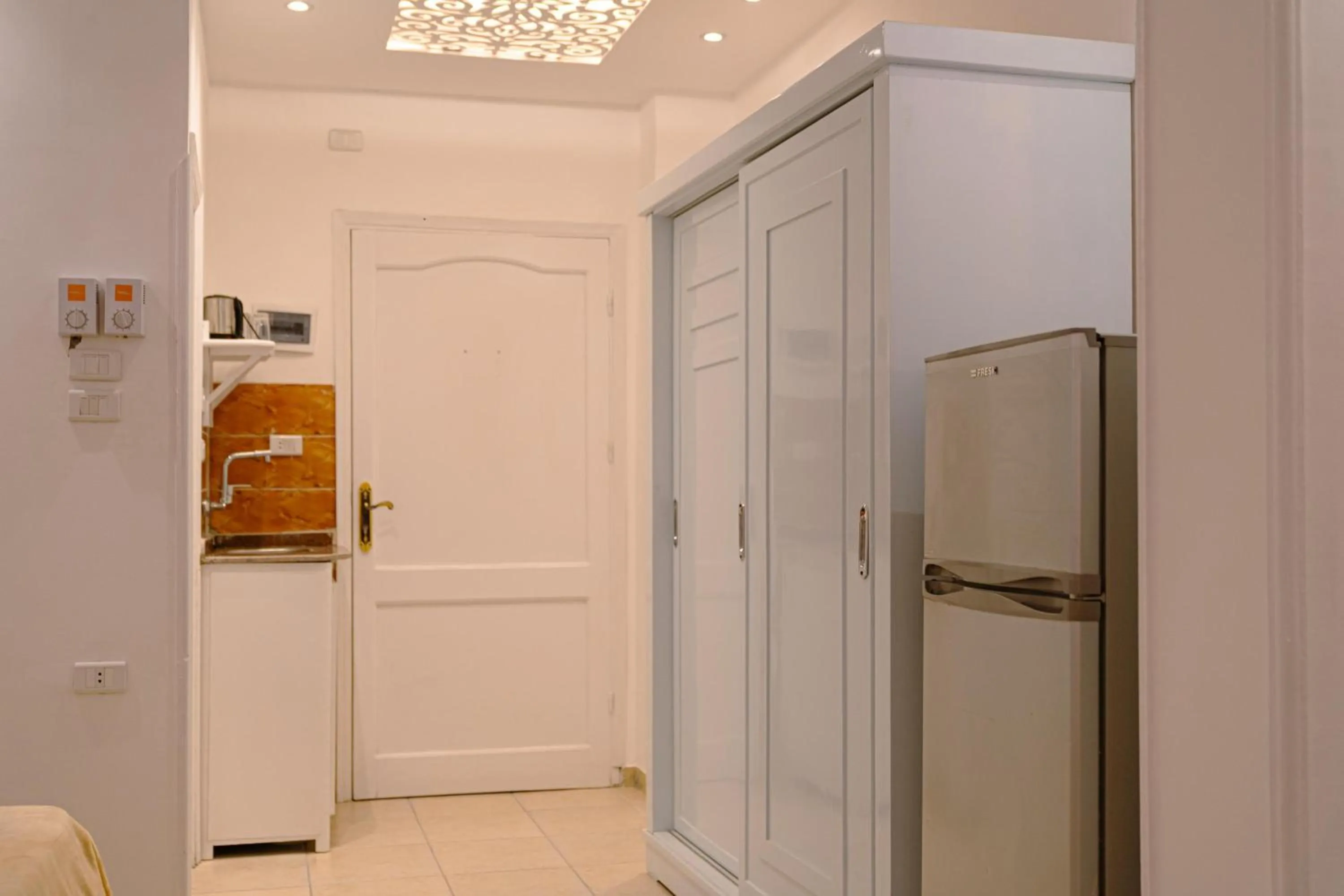 Kitchen or kitchenette in Spring Hotel Luxor