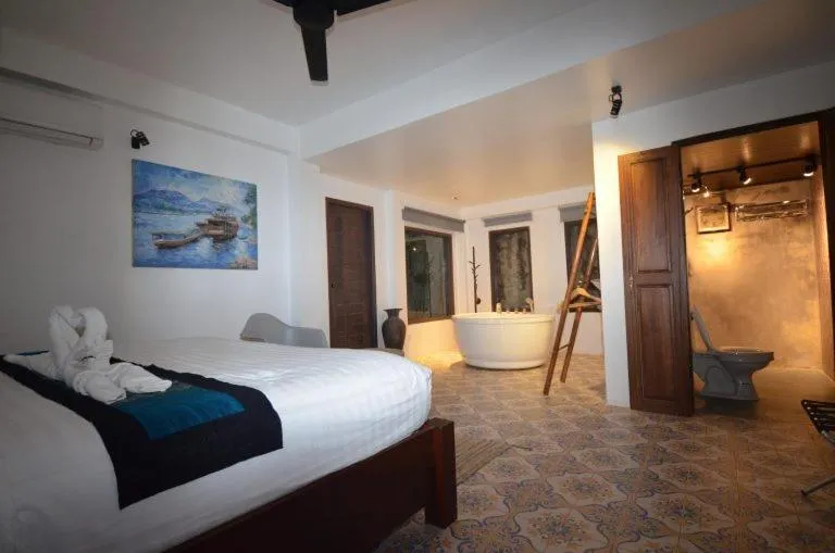 Bed in Moonlight Champa Riverview