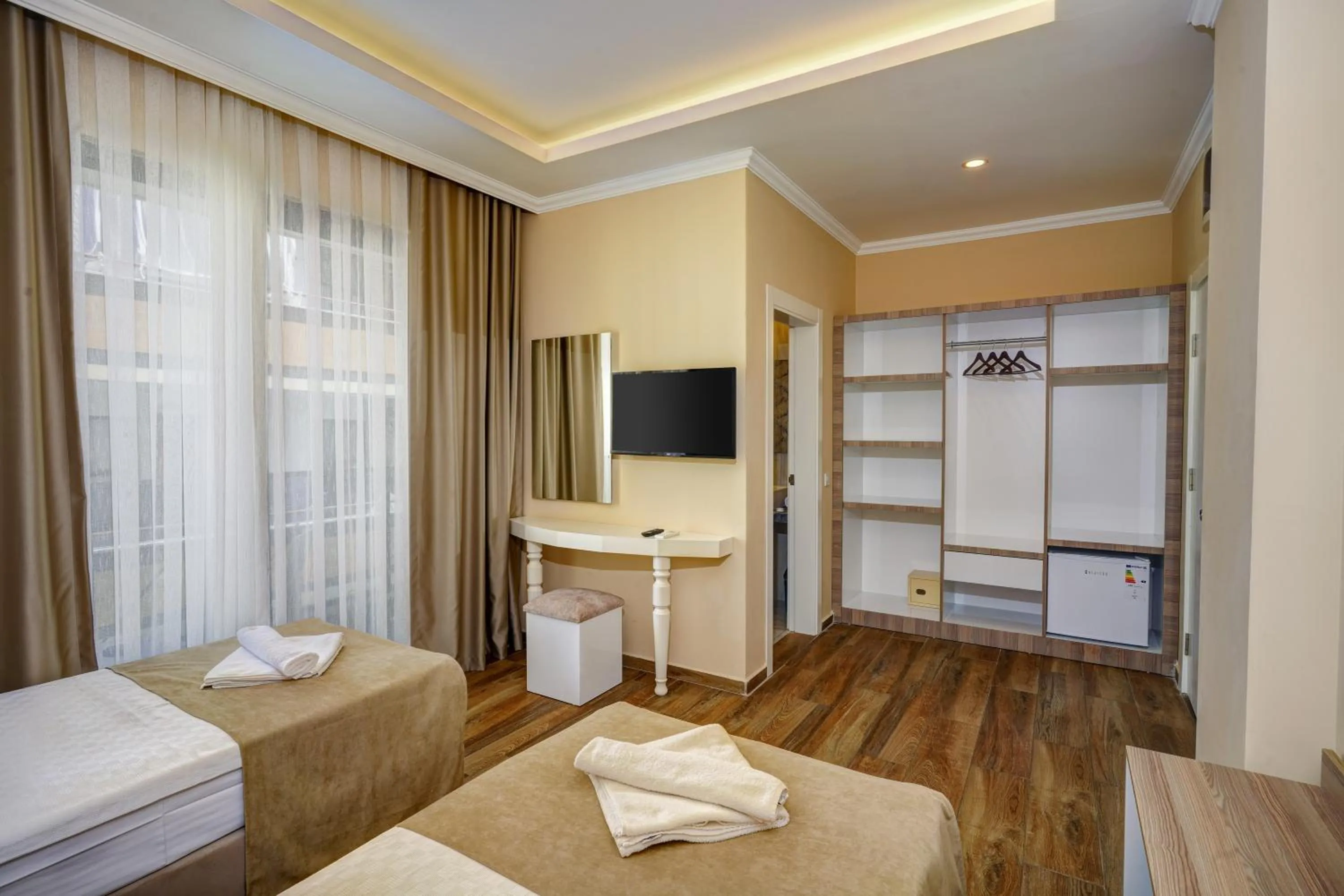 Photo of the whole room, Bed in Miss Cleopatra Hotel