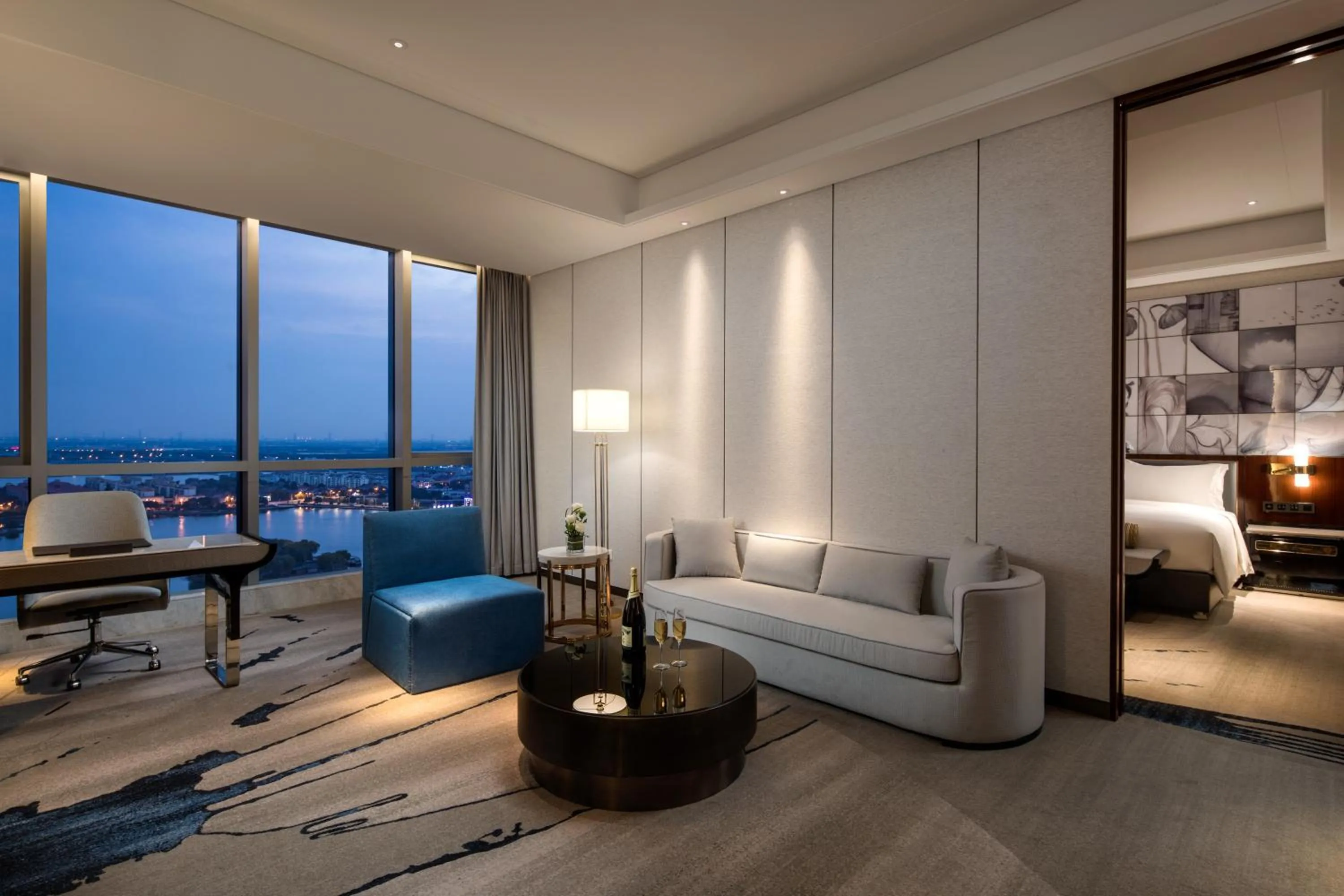 Living room in Wyndham Grand Suzhou Fenhu