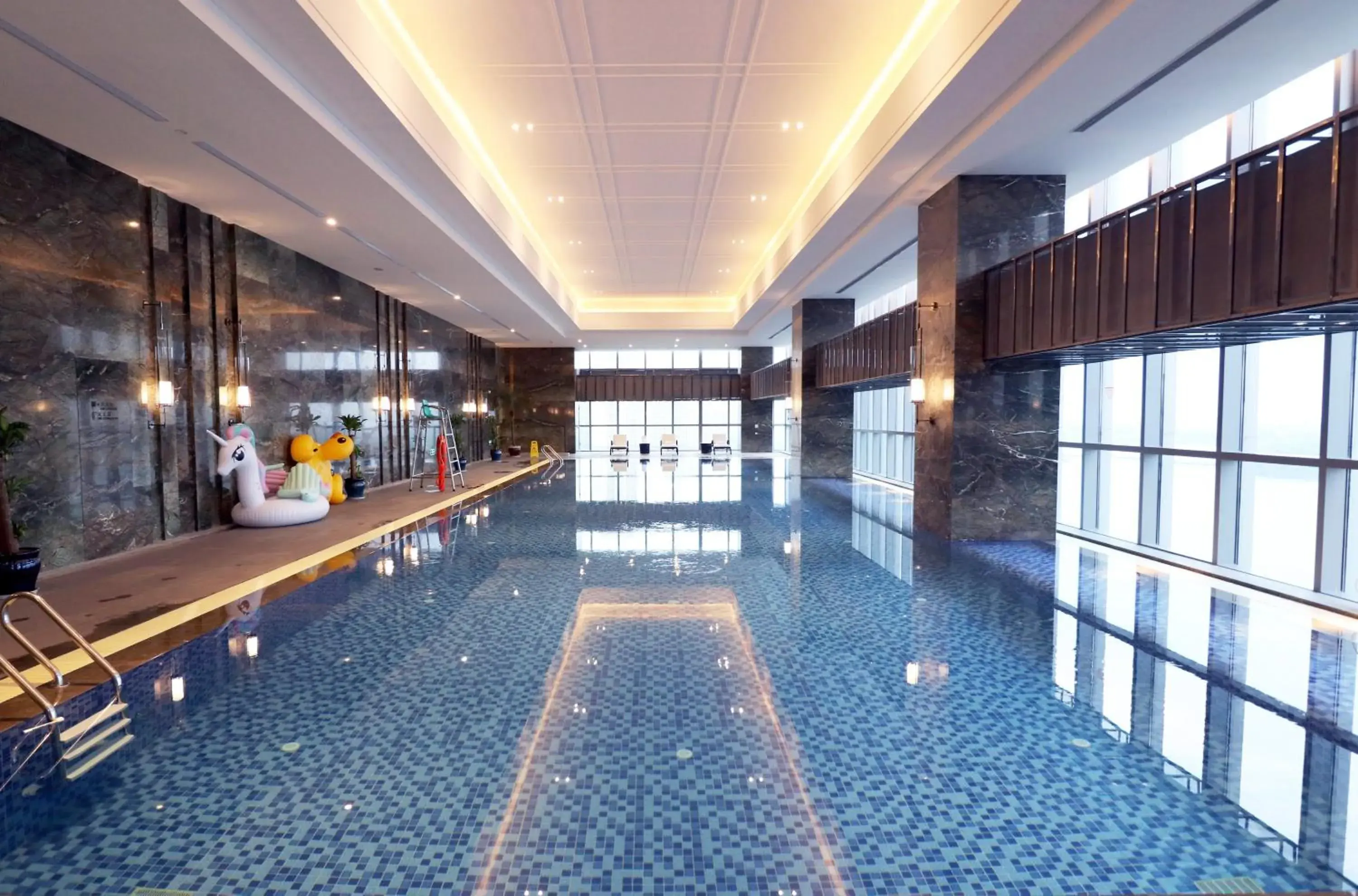 Swimming pool in Wyndham Grand Suzhou Fenhu Swimming pool in Wyndham Grand Suzhou Fenhu
