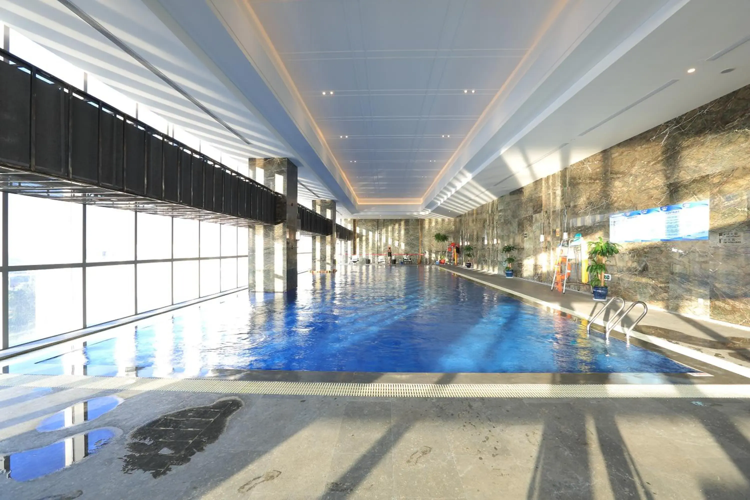 Swimming pool in Wyndham Grand Suzhou Fenhu Swimming pool in Wyndham Grand Suzhou Fenhu