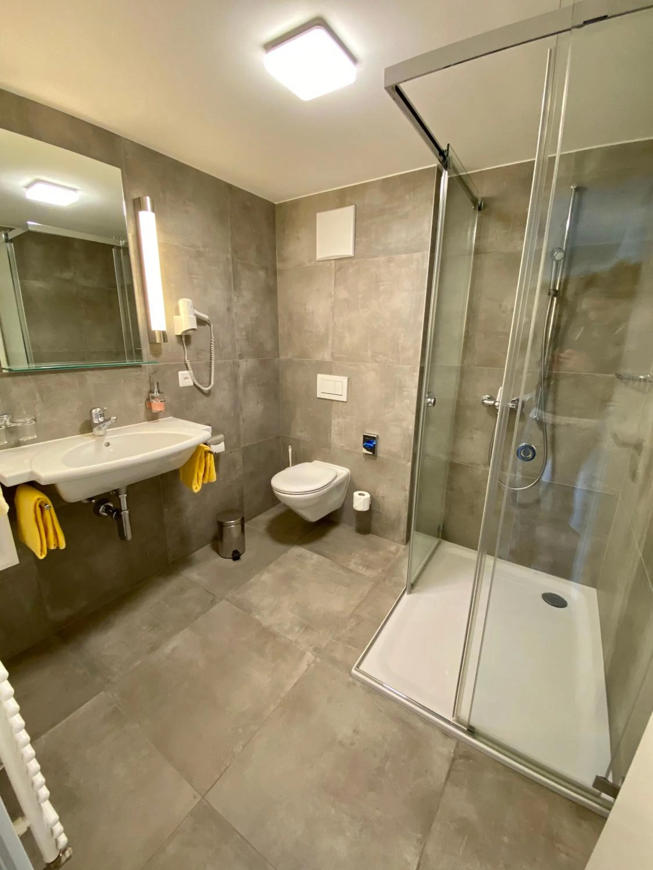 Shower in Hotel Portjengrat